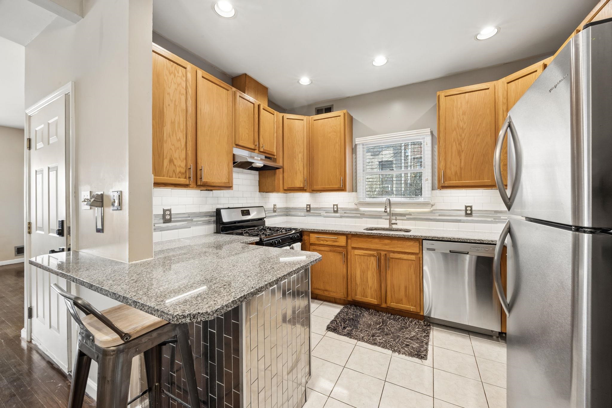 242 BALDWIN AVE - Photo 3