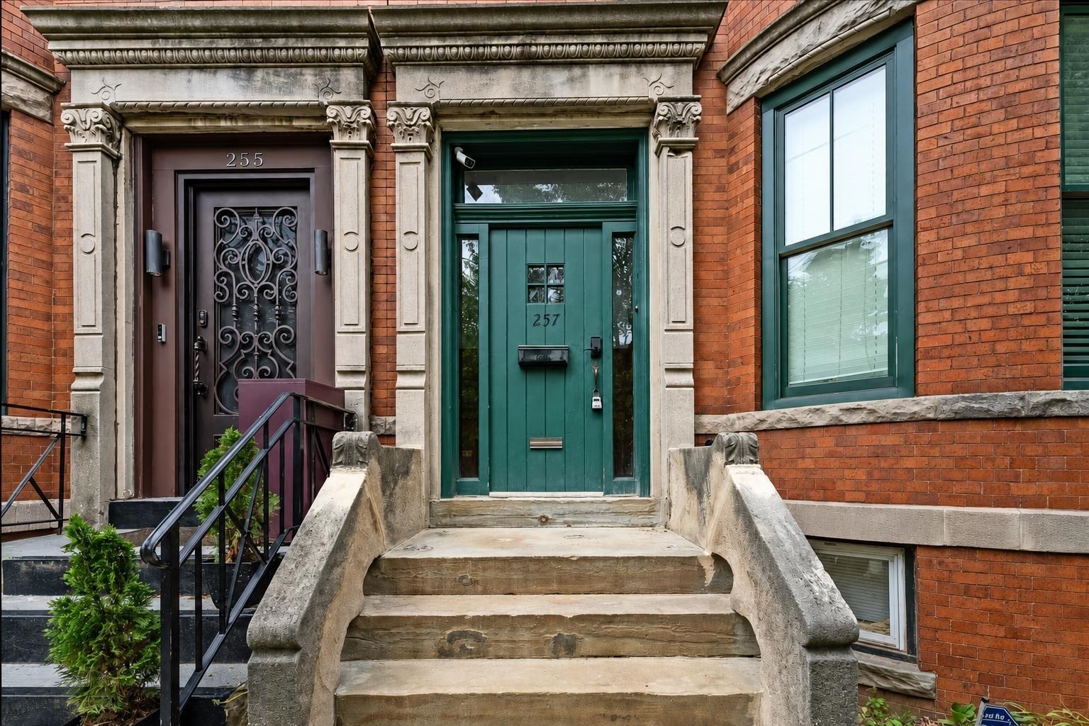 257 WOODLAWN AVE - Photo 2