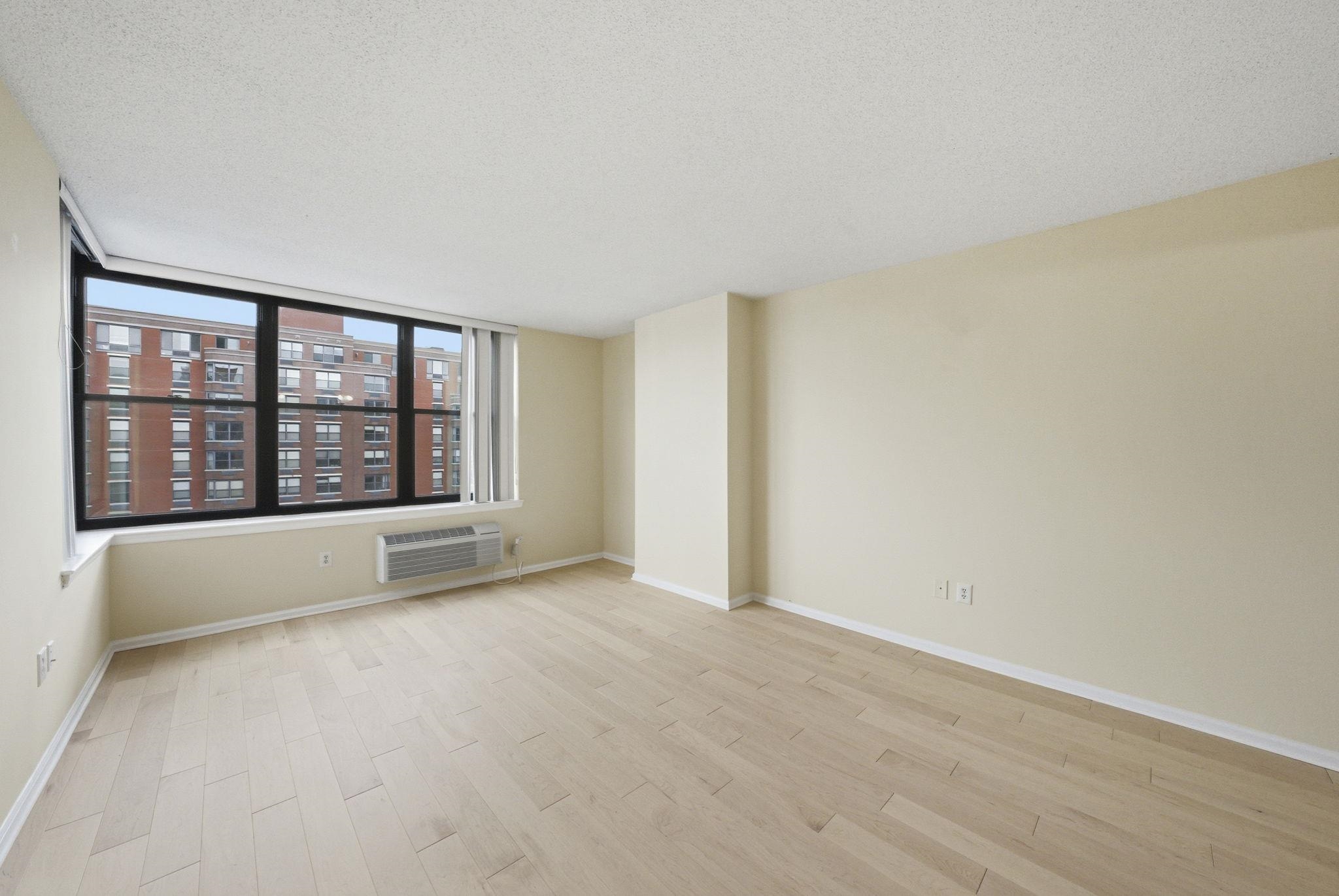 2 CONSTITUTION CT - Photo 2