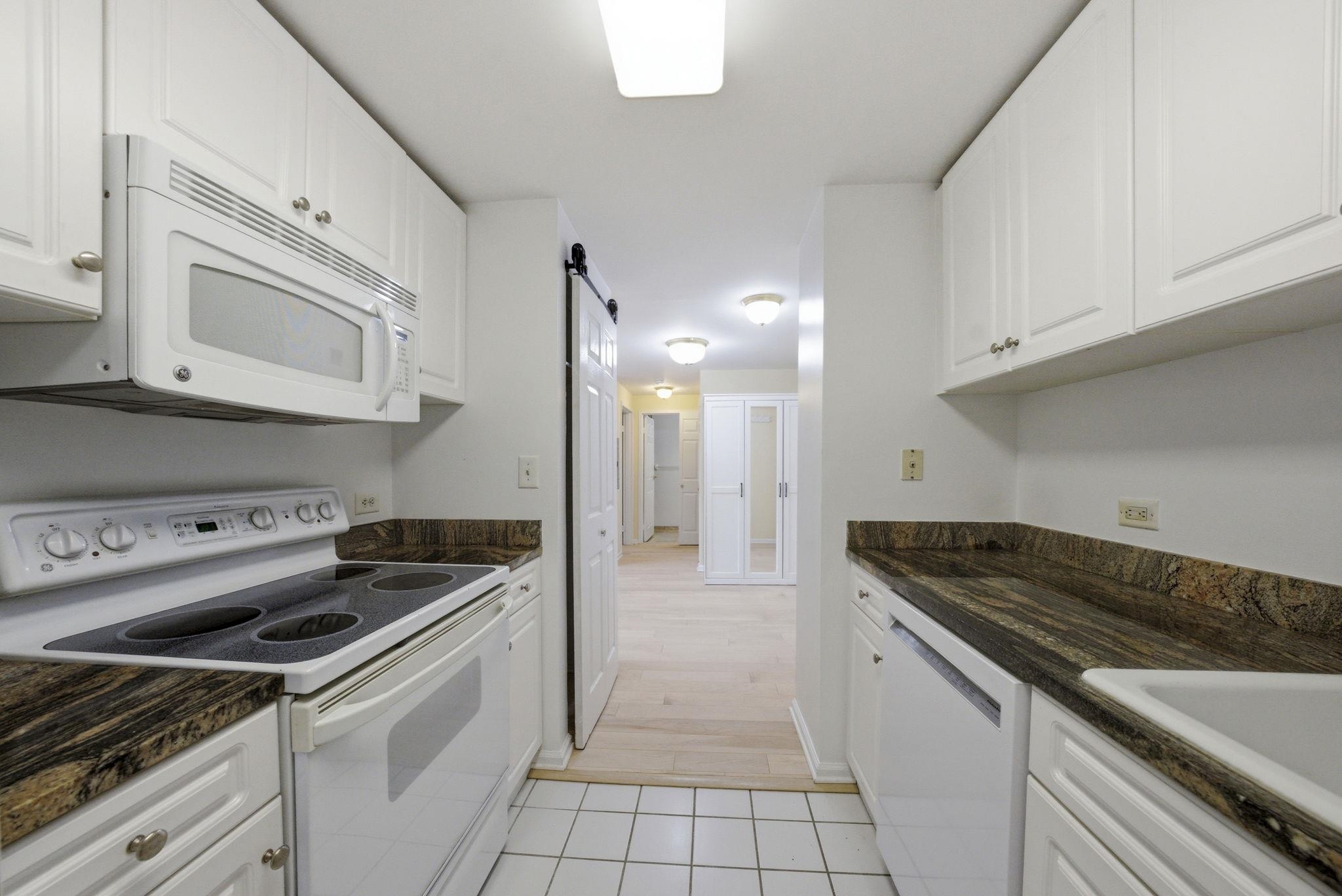 2 CONSTITUTION CT - Photo 5