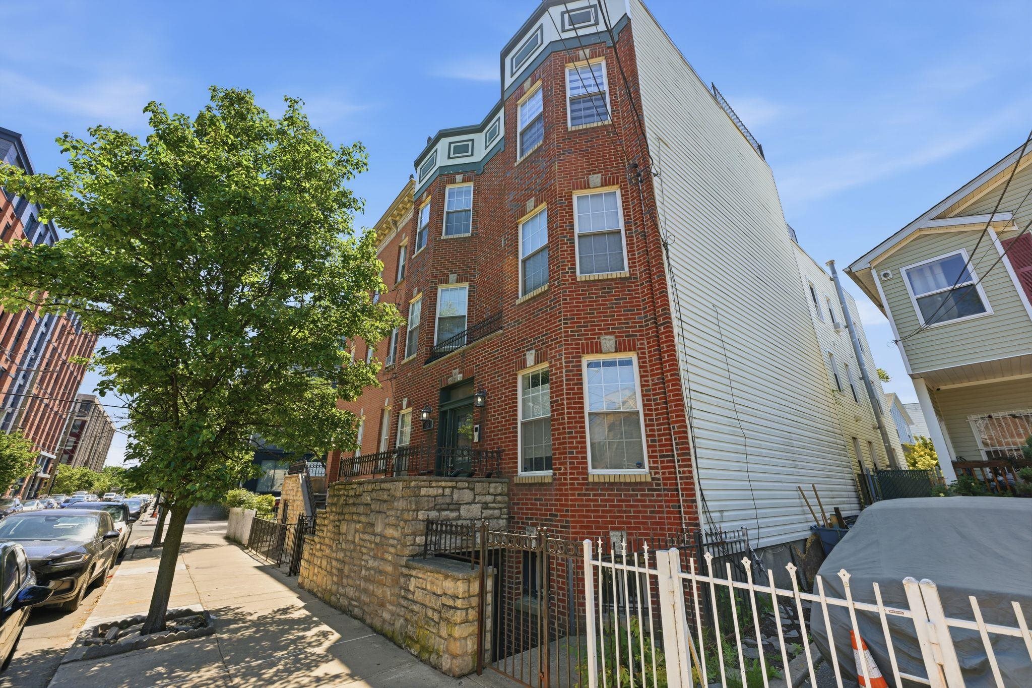 83 MAPLE ST - Photo 1