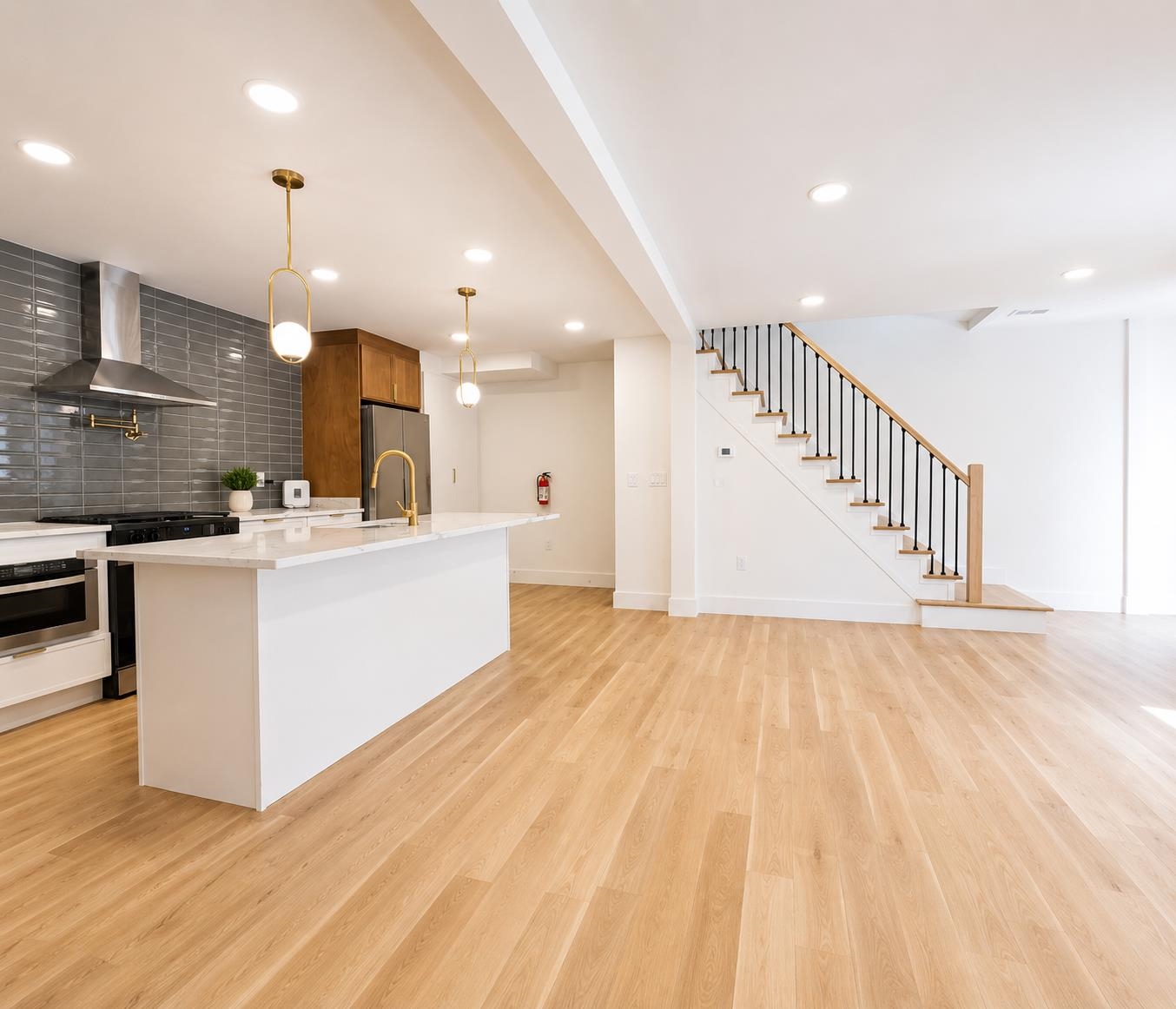 7 PIERCE AVE - Photo 3