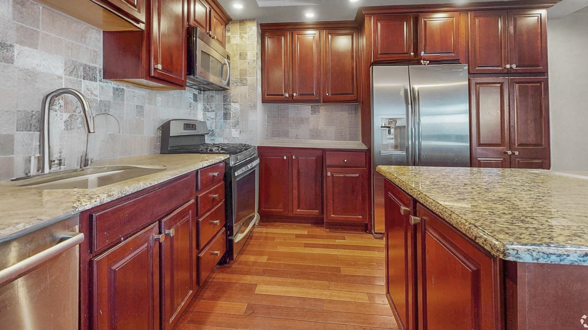 7002 BLVD EAST - Photo 4