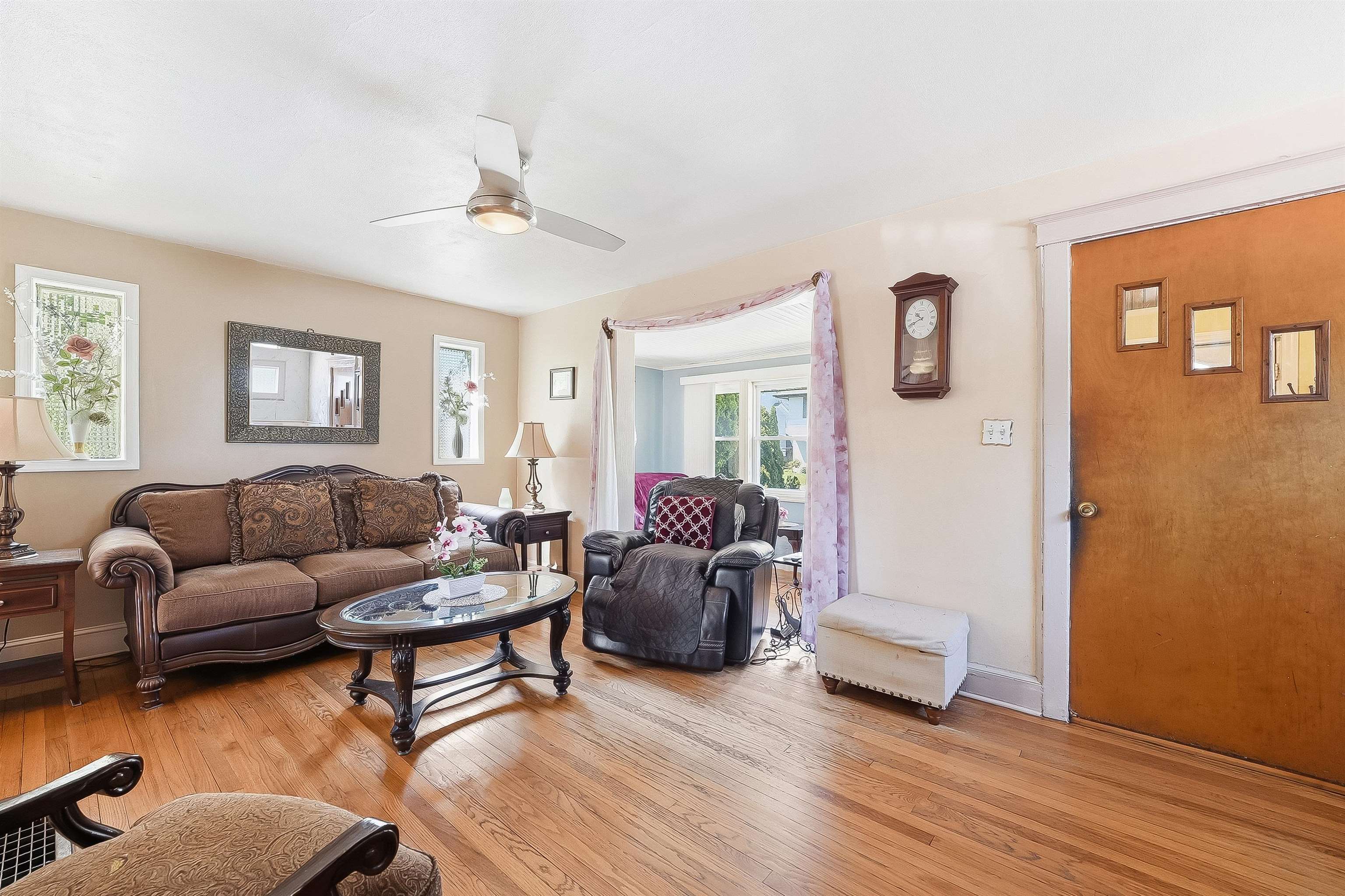 52 HARCOURT AVE - Photo 4