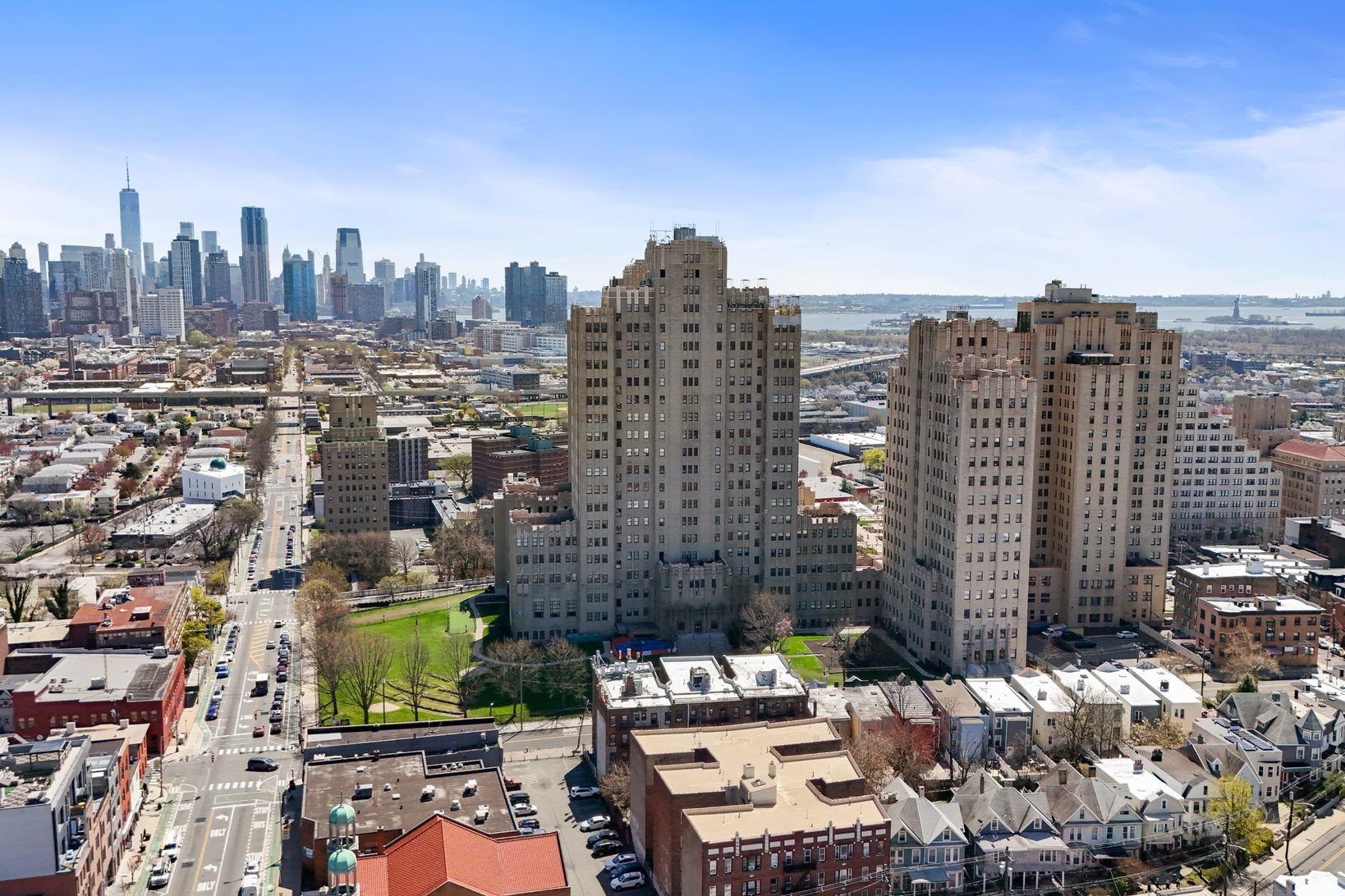 4 BEACON WAY - Photo 1