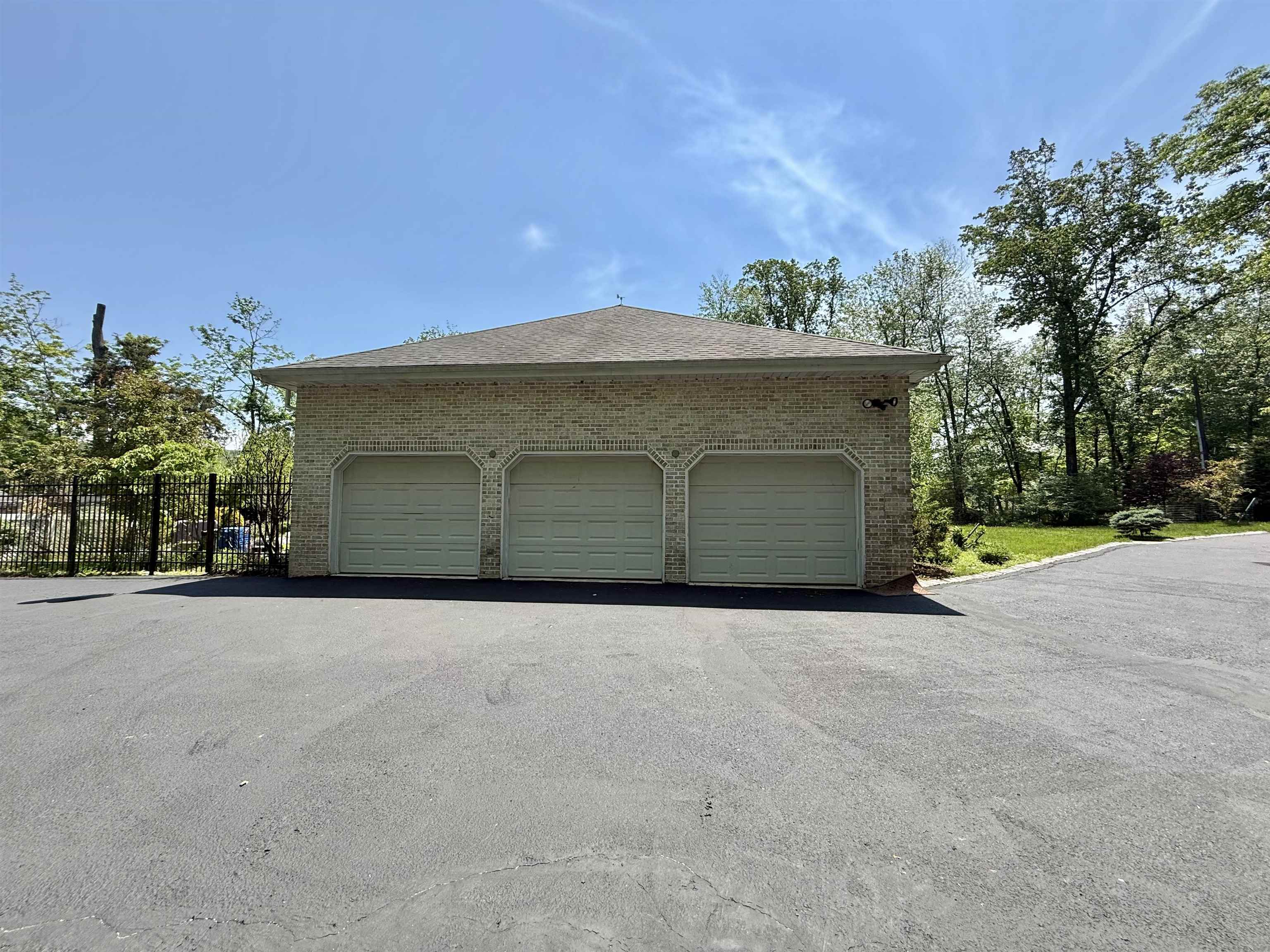 60 EVERGREEN LANE - Photo 3