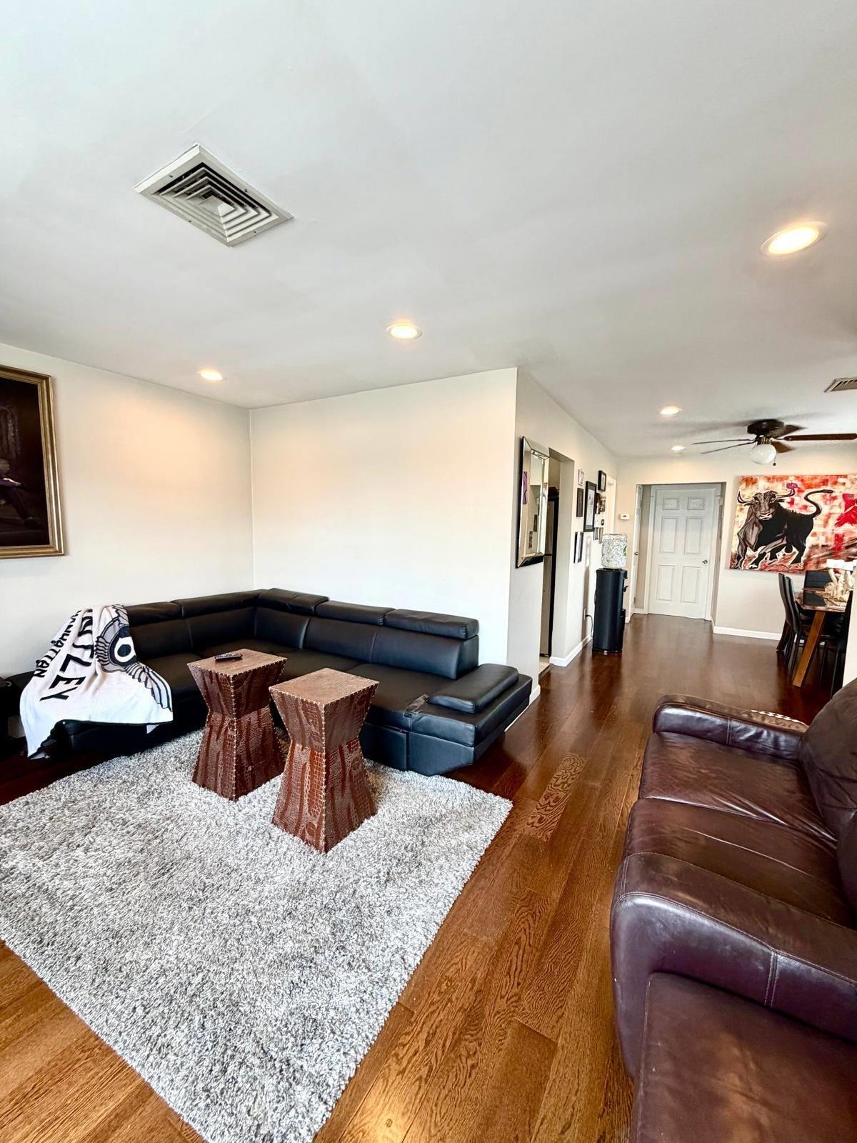 313 CLARENDON ST - Photo 2