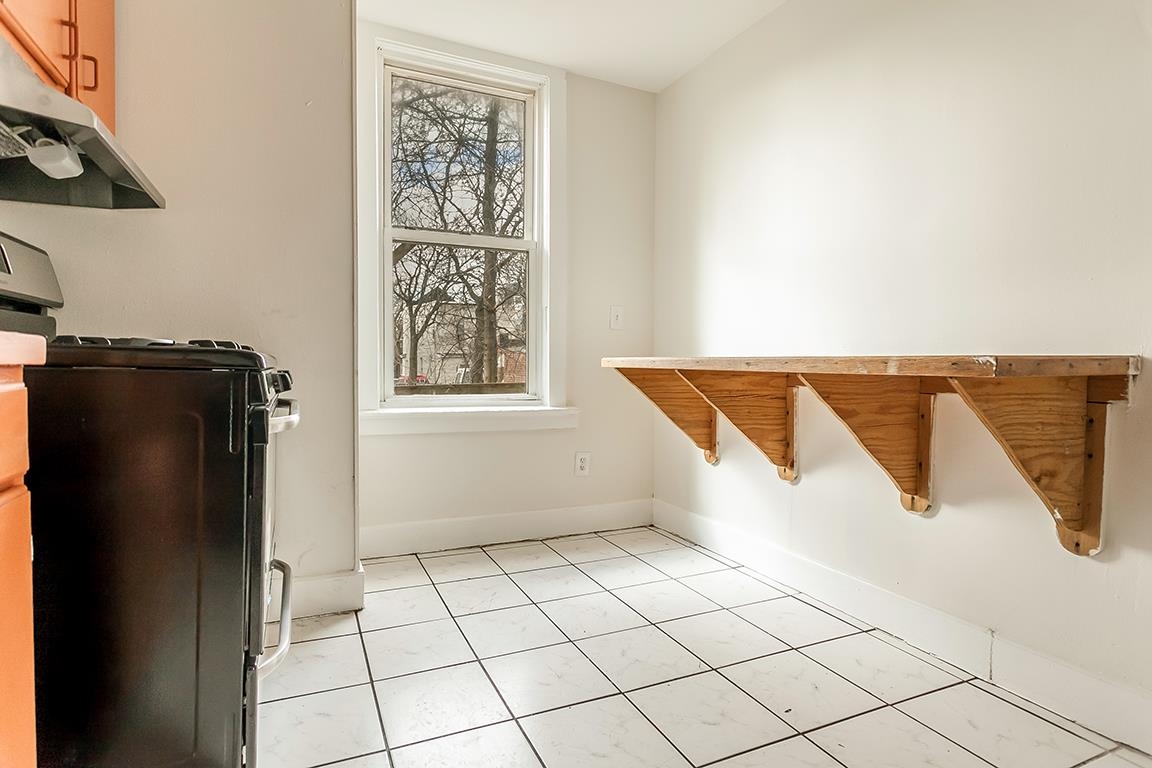 219 BIDWELL AVE - Photo 3