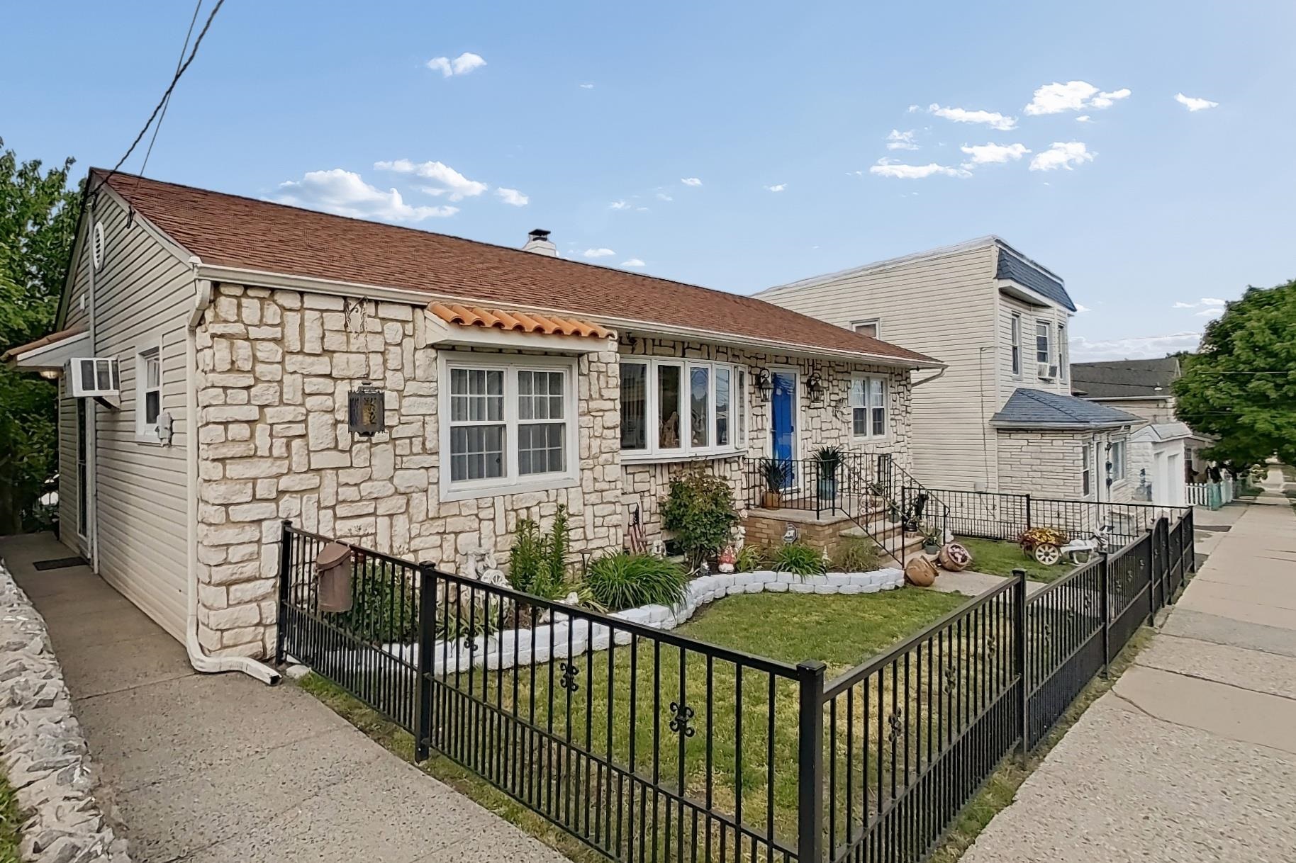 249 BERGEN AVE - Photo 3