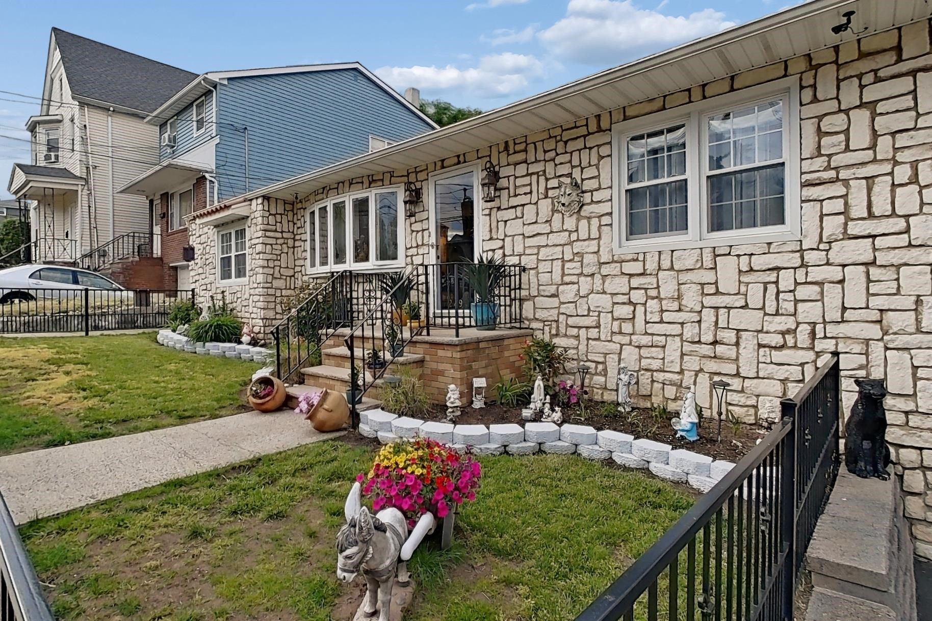249 BERGEN AVE - Photo 4