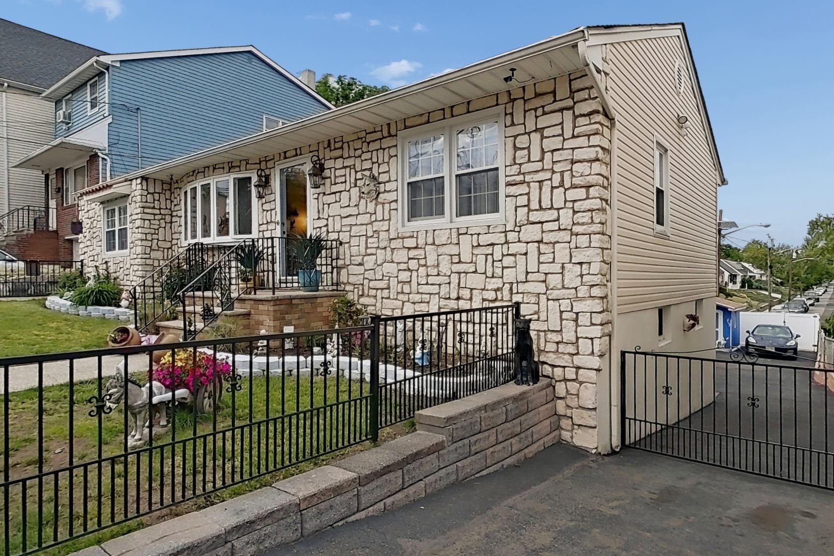 249 BERGEN AVE - Photo 5