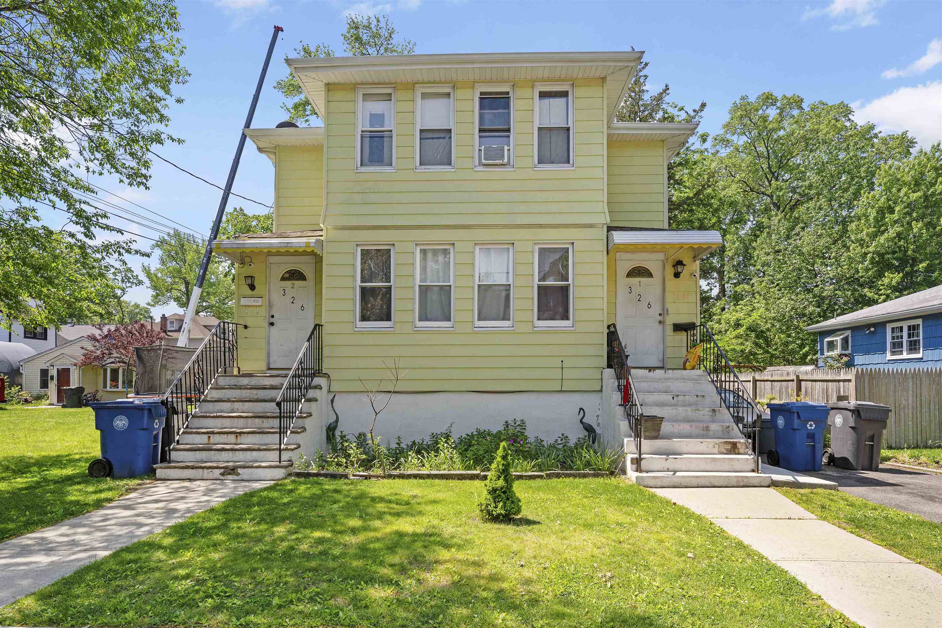 326 HOWLAND AVE - Photo 3
