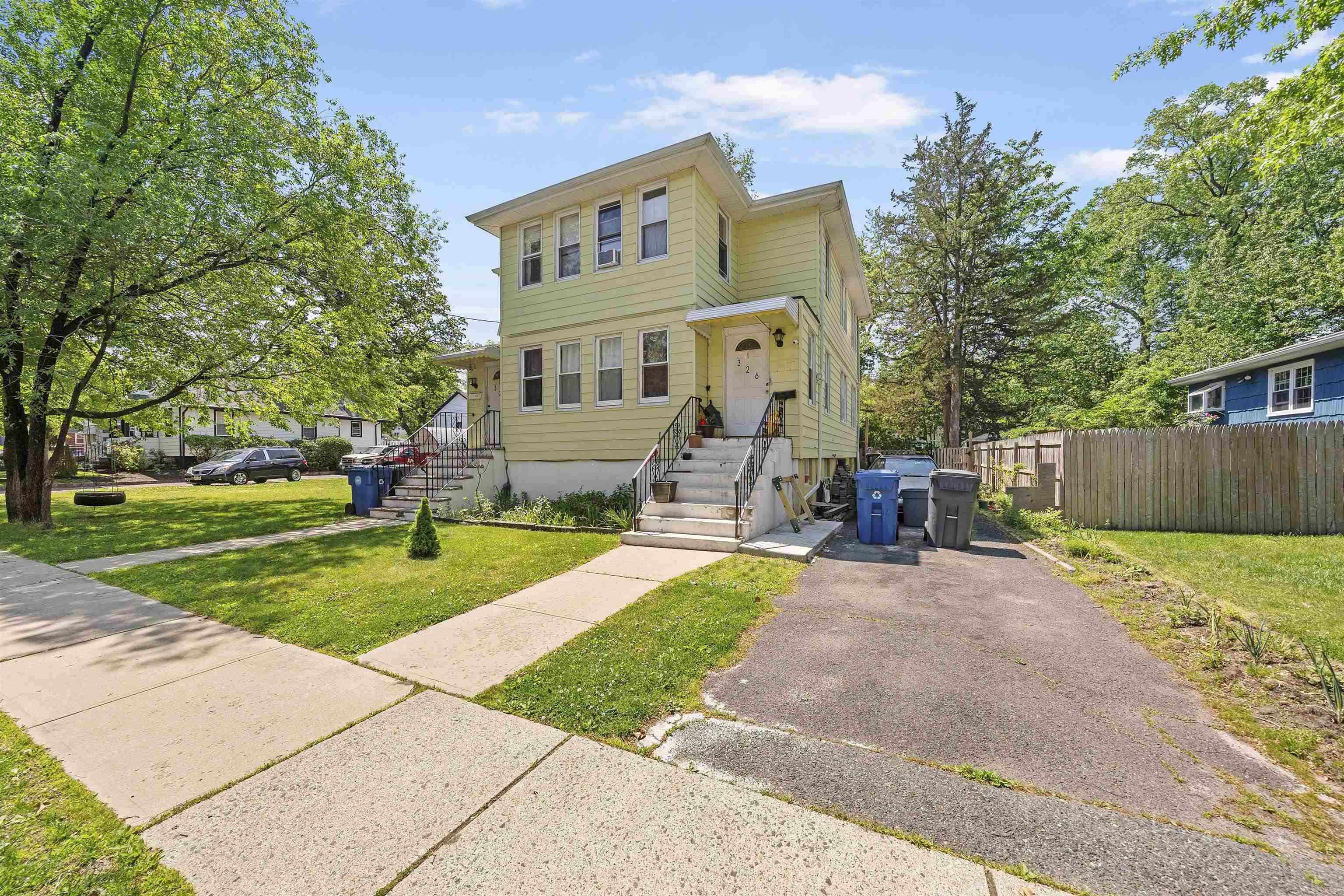 326 HOWLAND AVE - Photo 4
