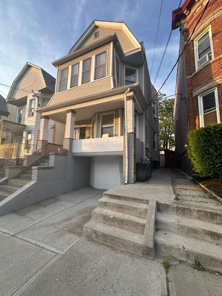 270 WOODLAWN AVE - Photo 2