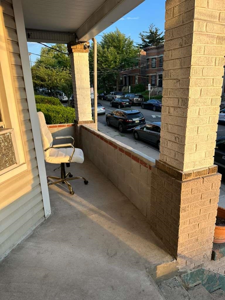 270 WOODLAWN AVE - Photo 3