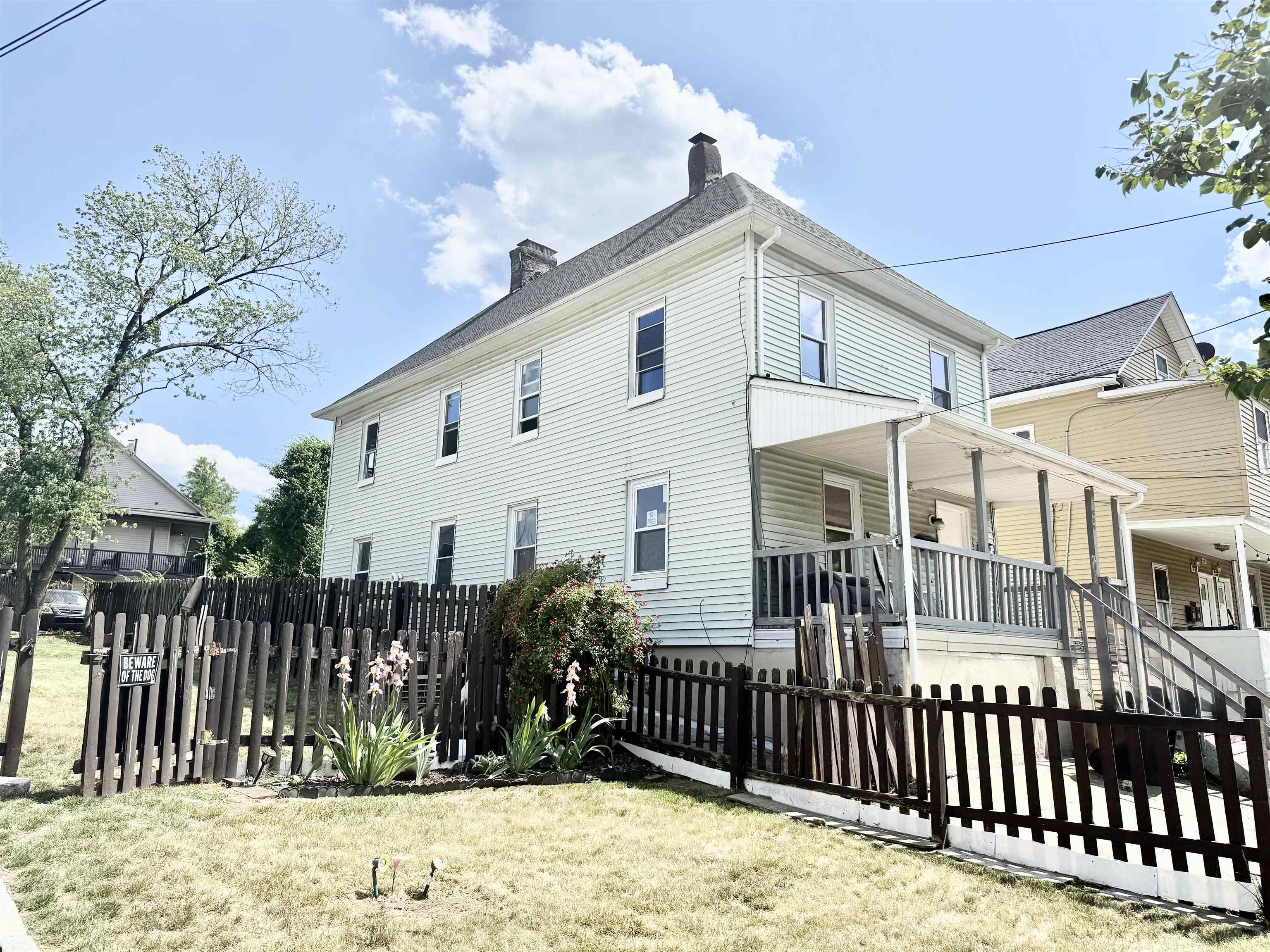 659 2ND ST - Photo 2