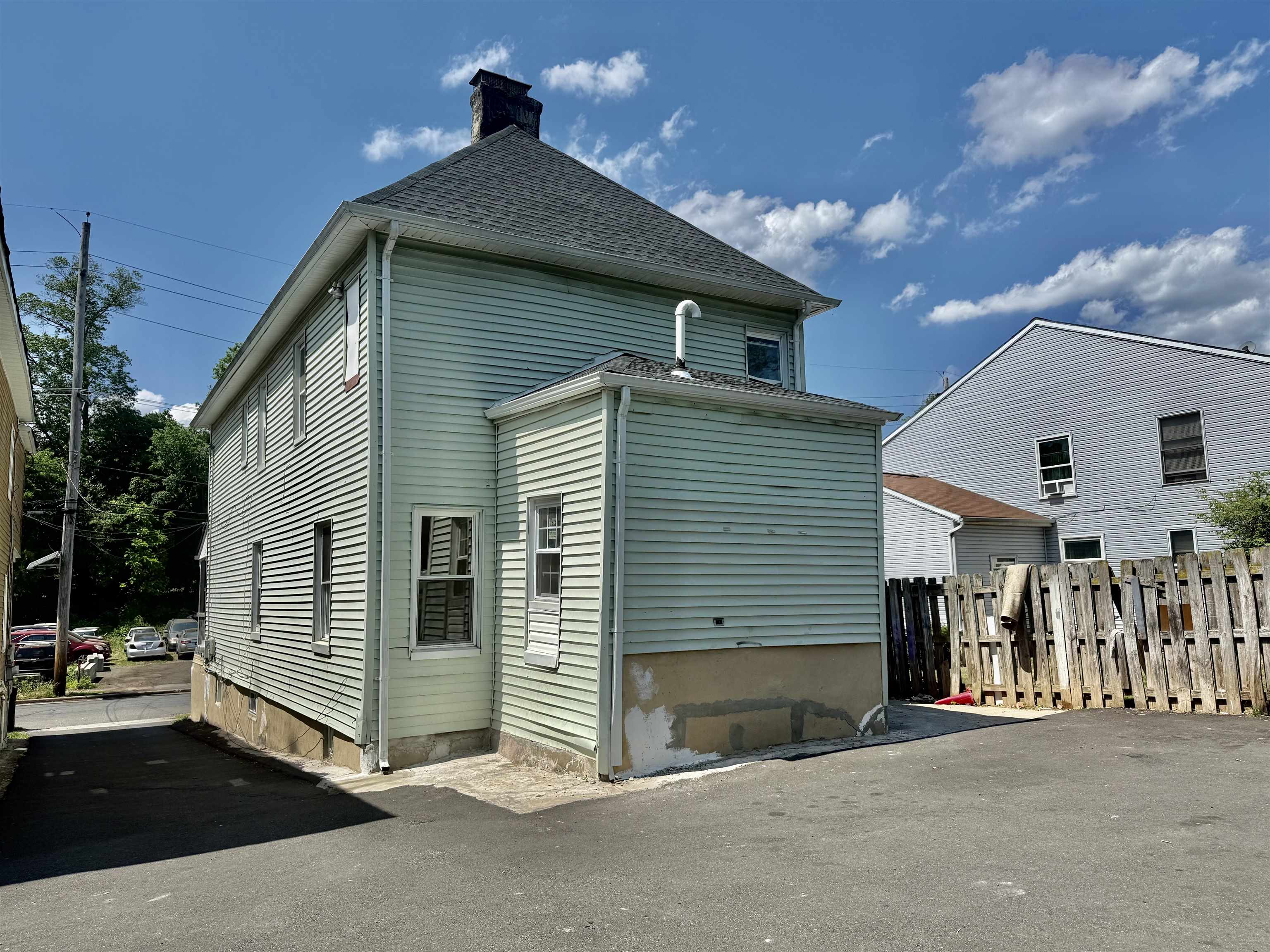 659 2ND ST - Photo 4