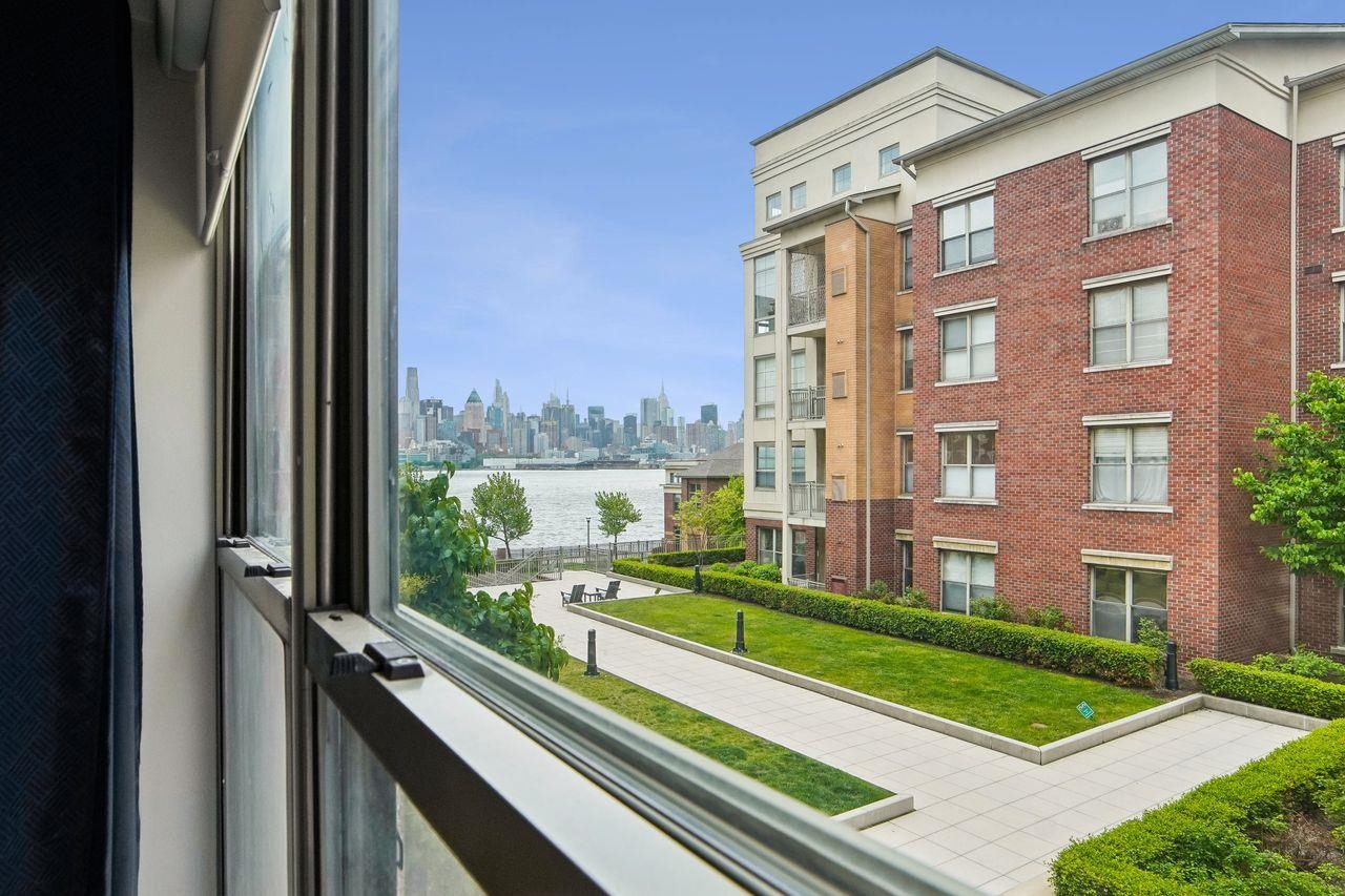 24 AVENUE AT PORT IMPERIAL - Photo 1