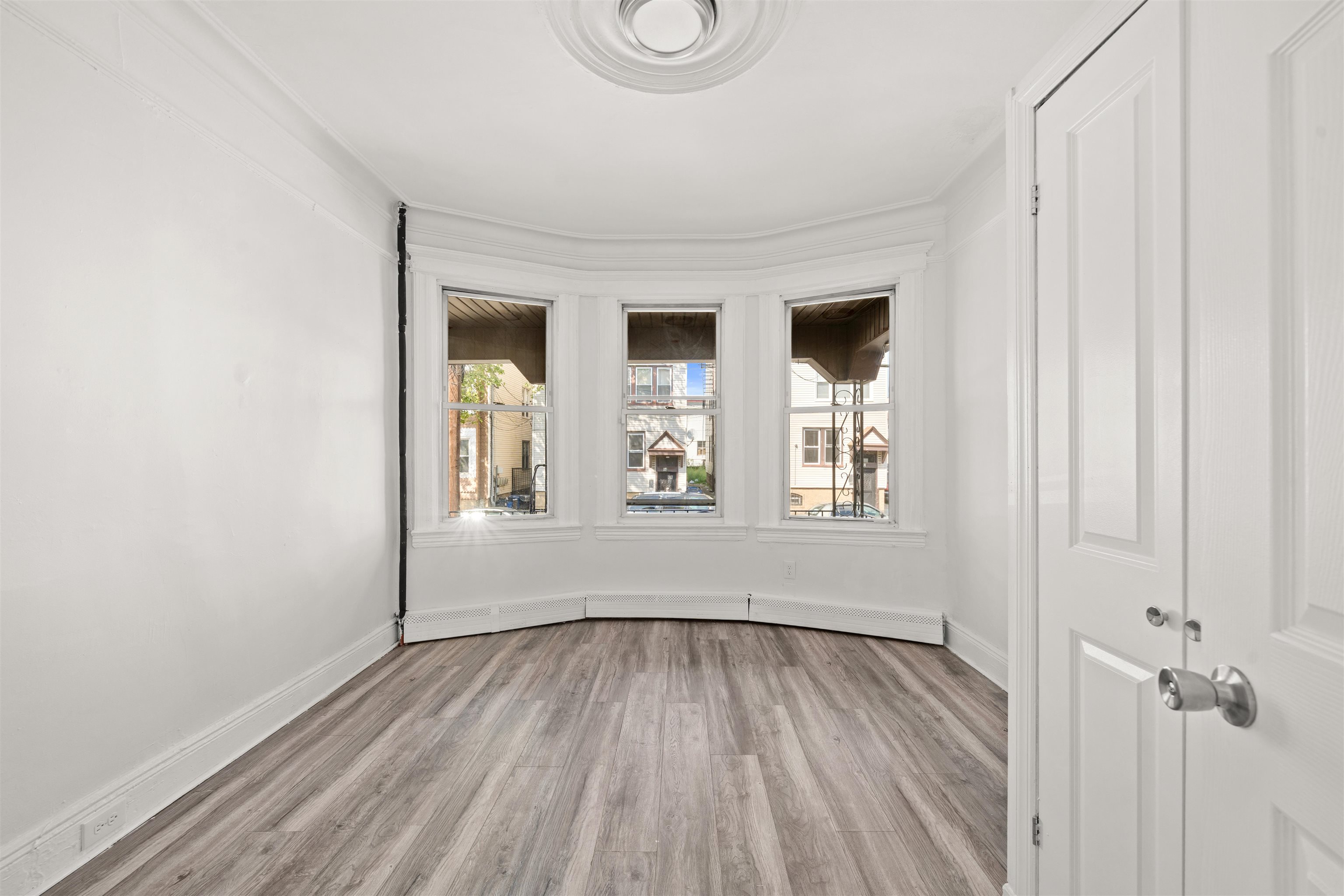 91 WOODLAWN AVE - Photo 2