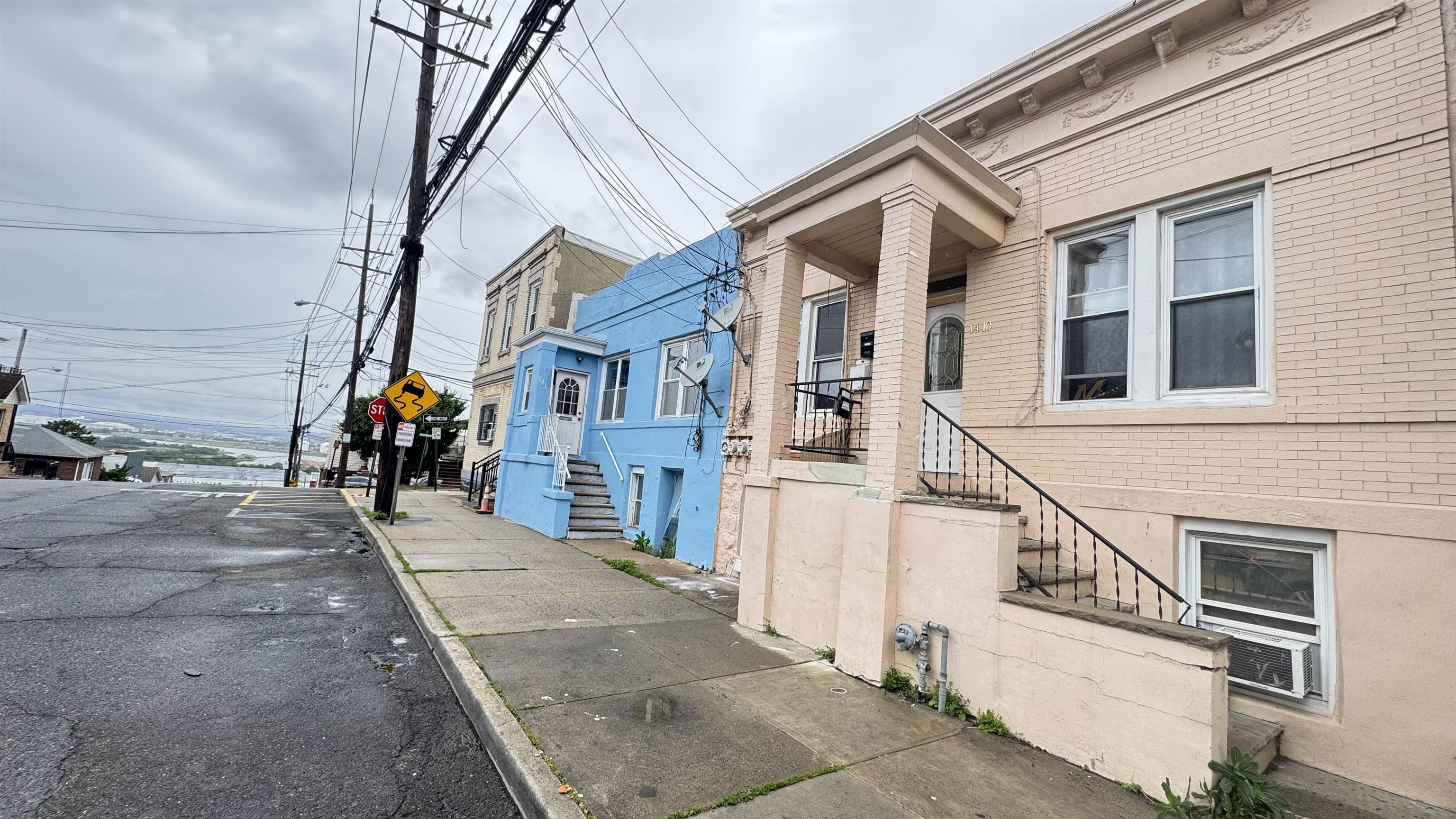 1410 67TH ST - Photo 1