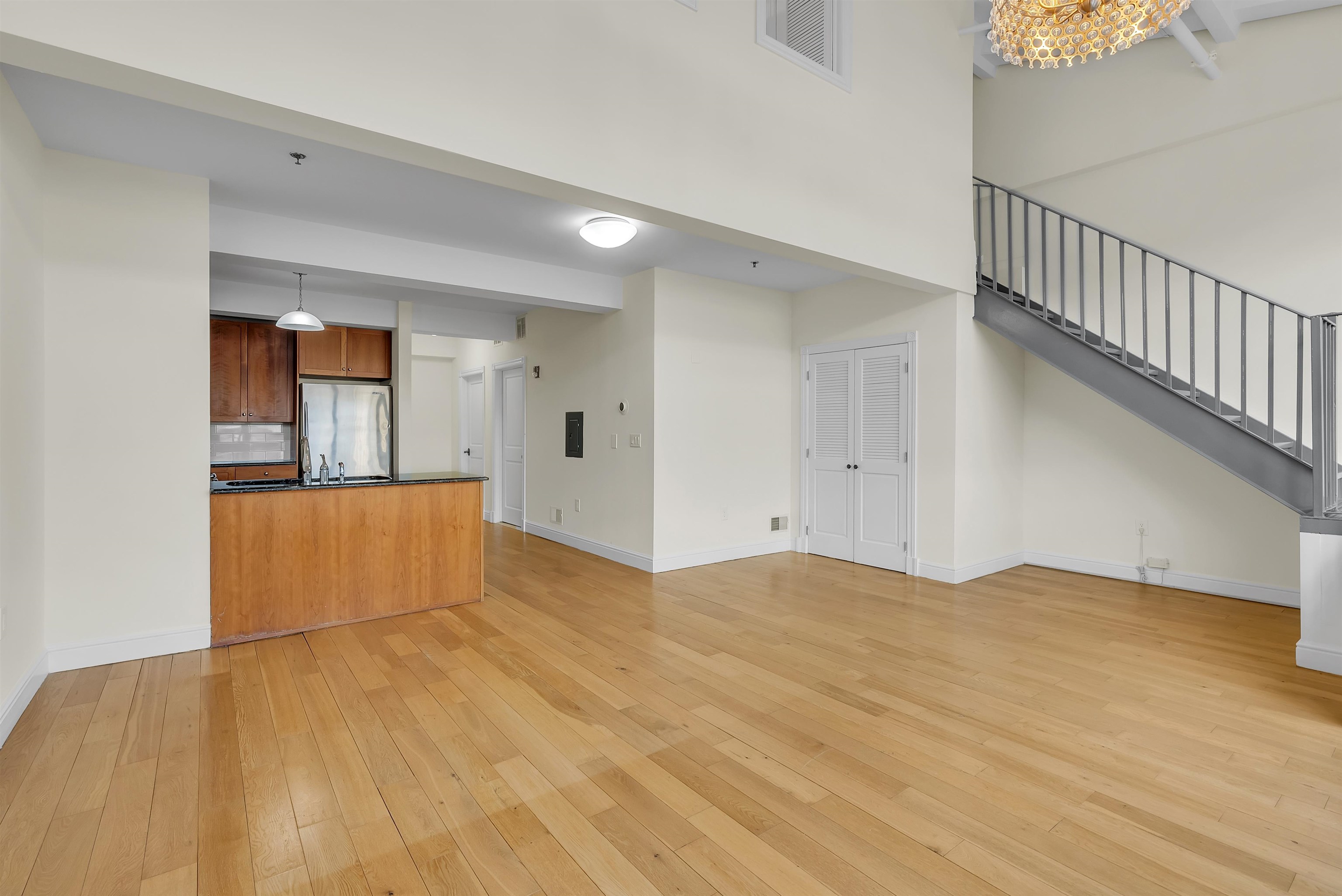 300 COMMUNIPAW AVE - Photo 5