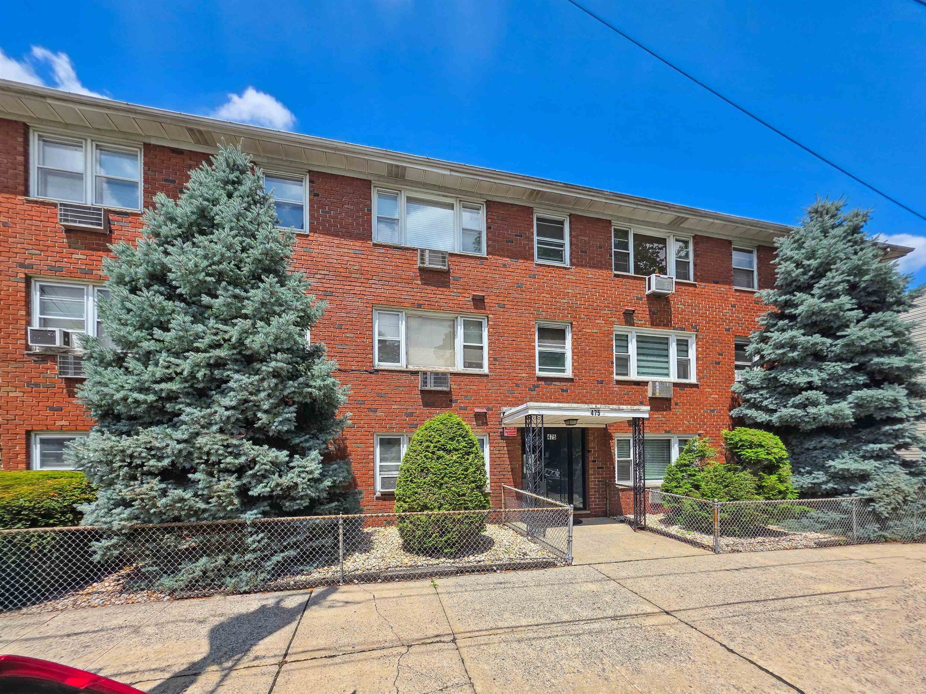 475 ELM ST - Photo 5