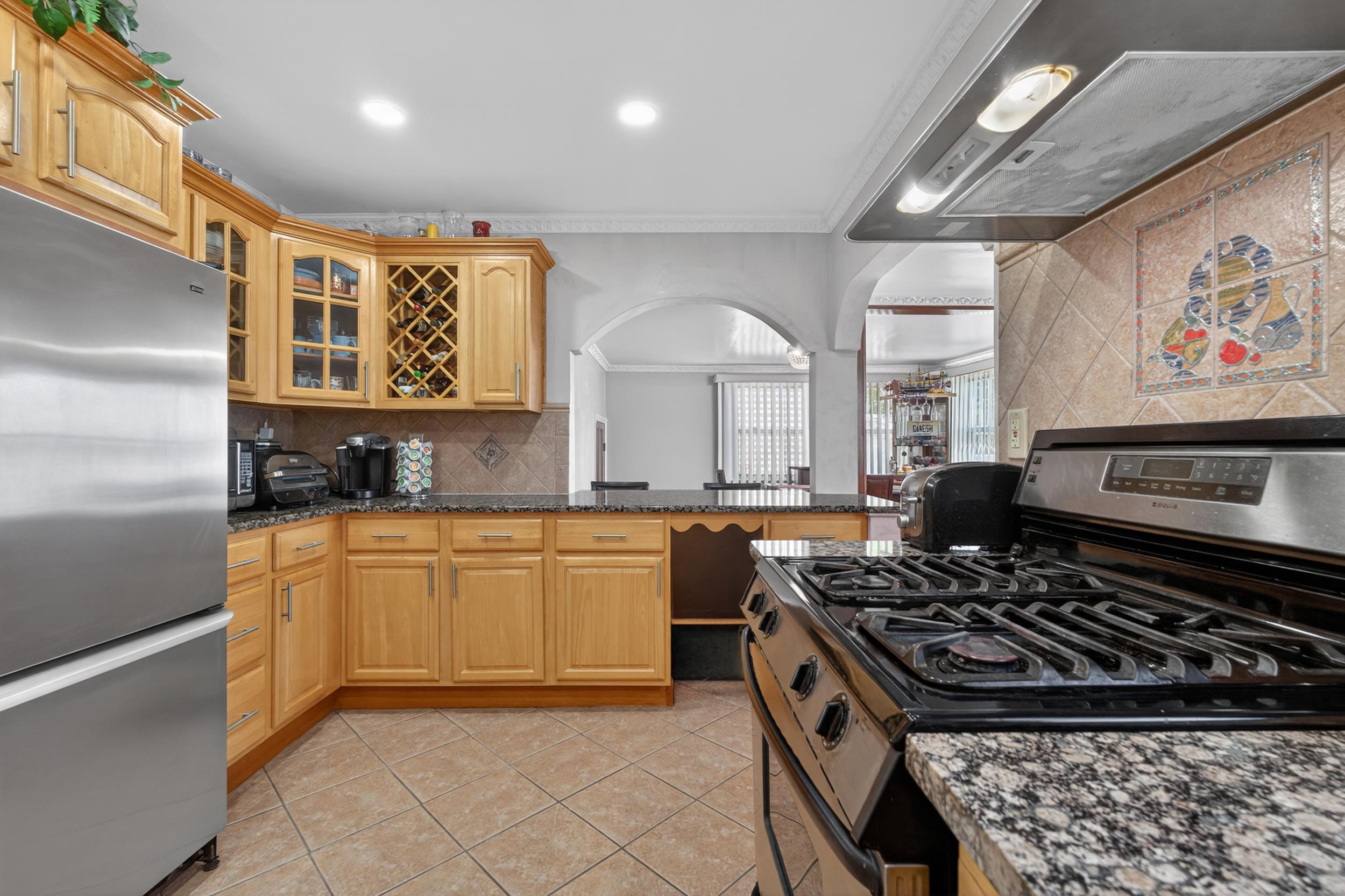 1319 LIBERTY AVE - Photo 3