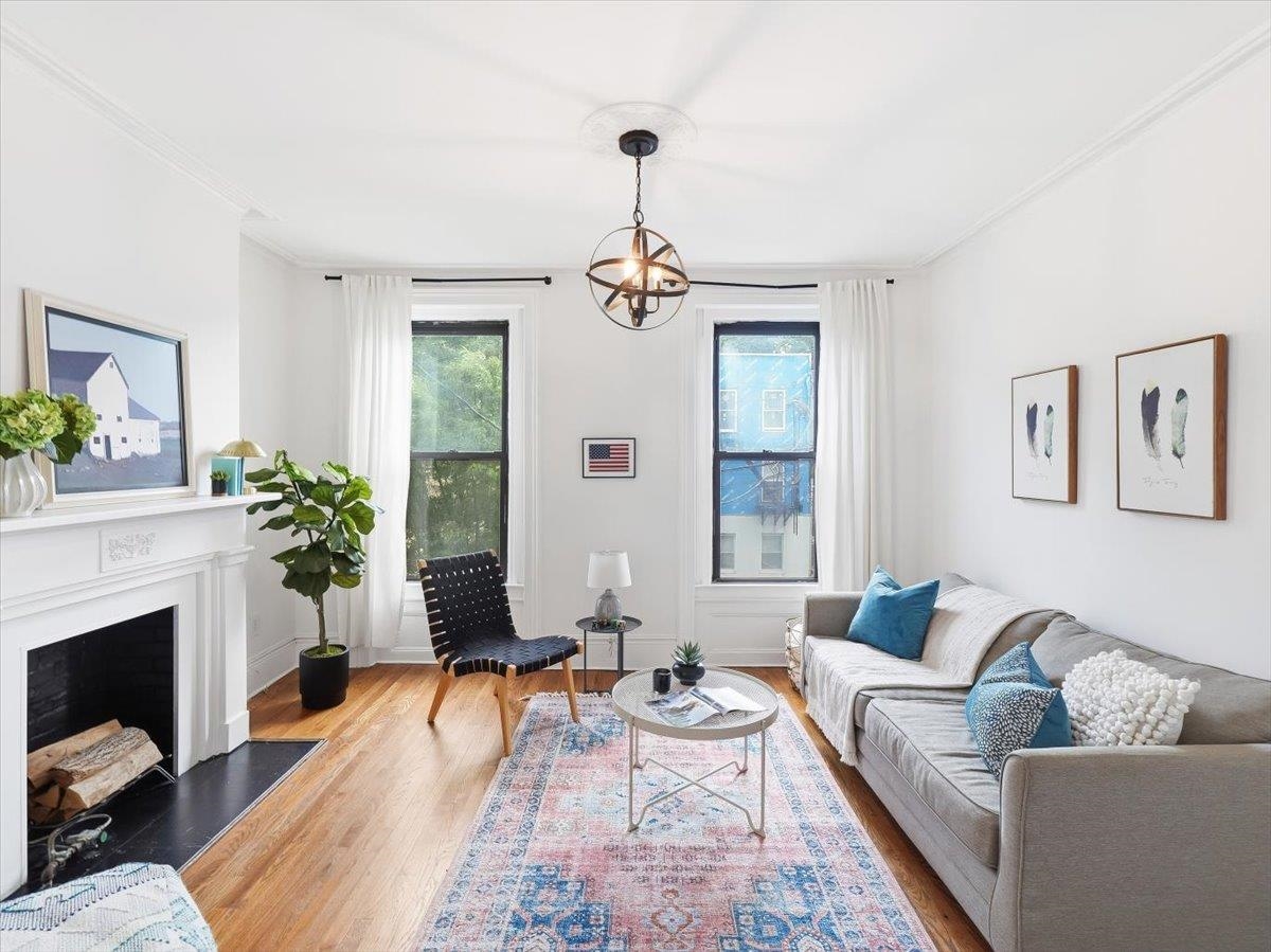 264 3RD ST - Photo 4