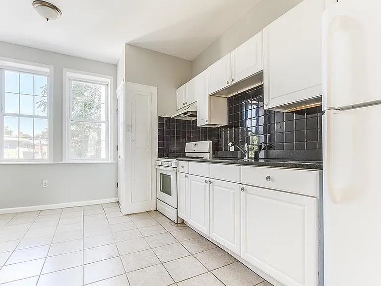 1320 44TH ST - Photo 1