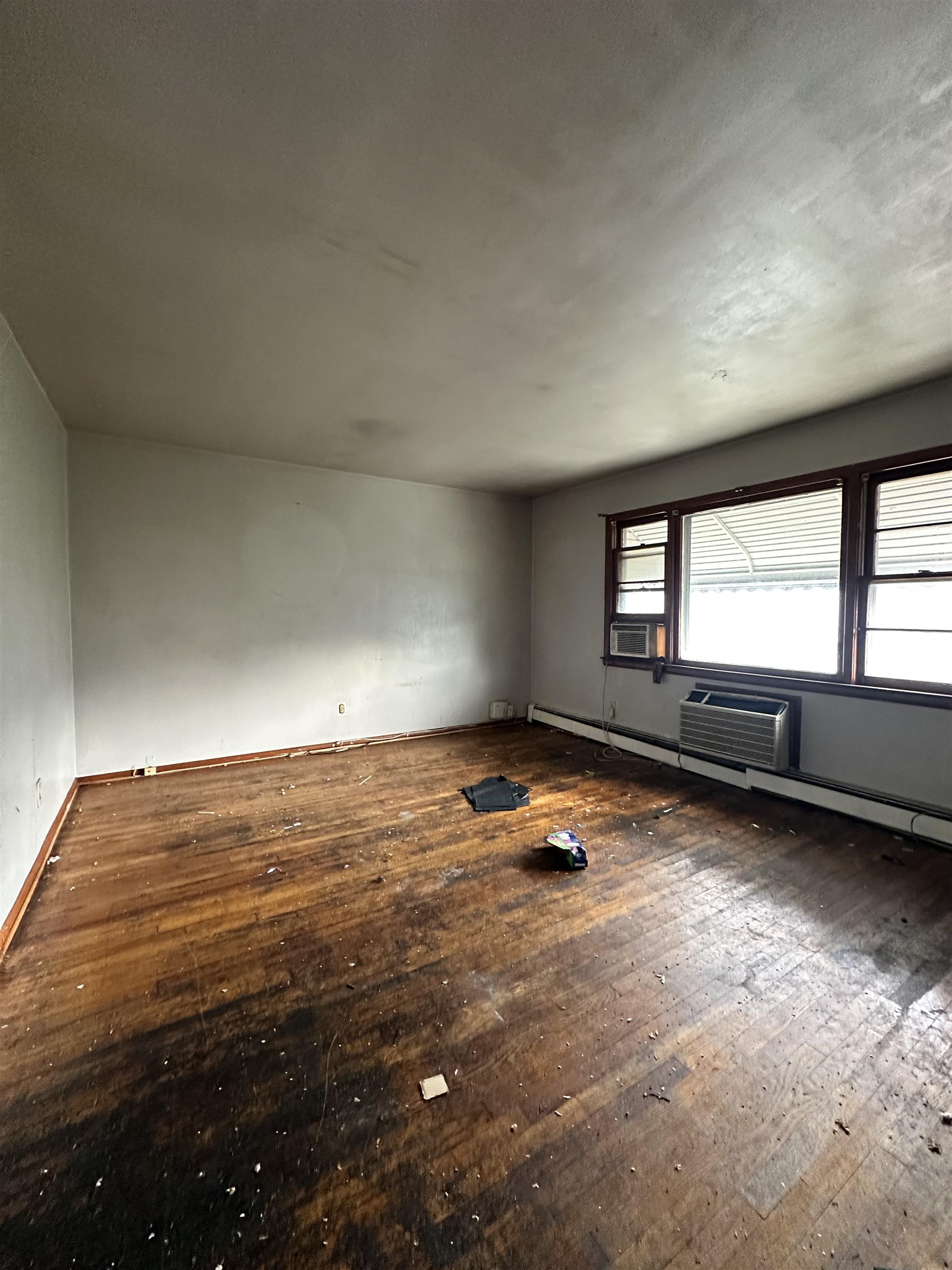 276 CHAPEL AVE - Photo 2