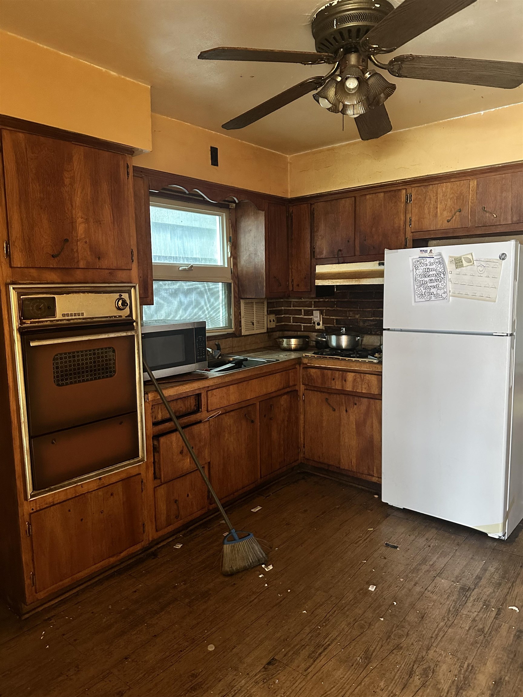 276 CHAPEL AVE - Photo 5