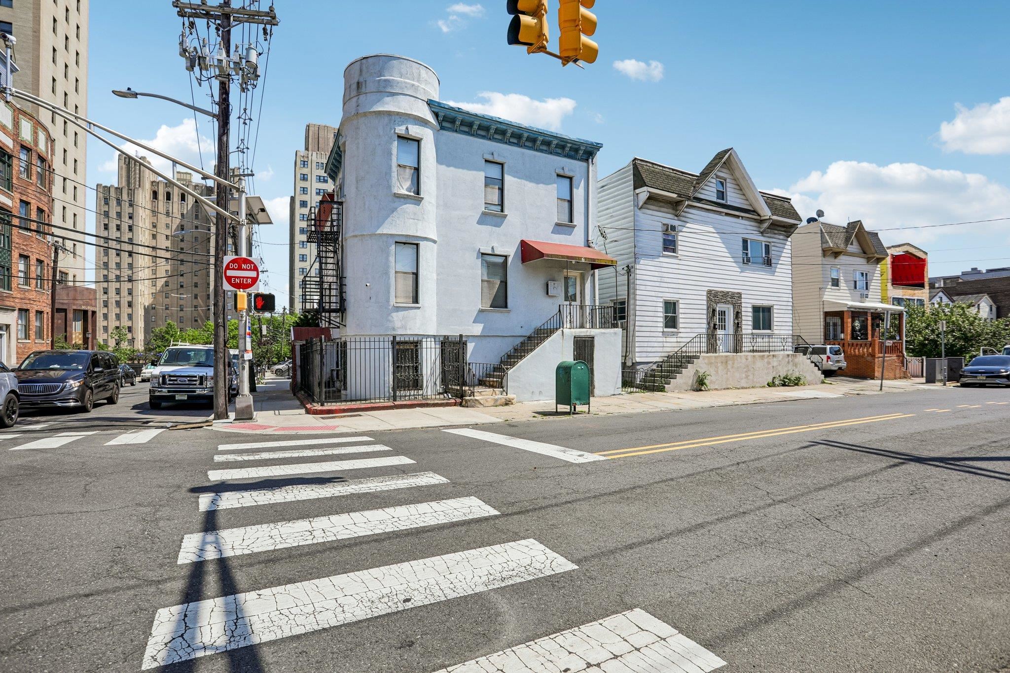 6 BALDWIN AVE - Photo 1