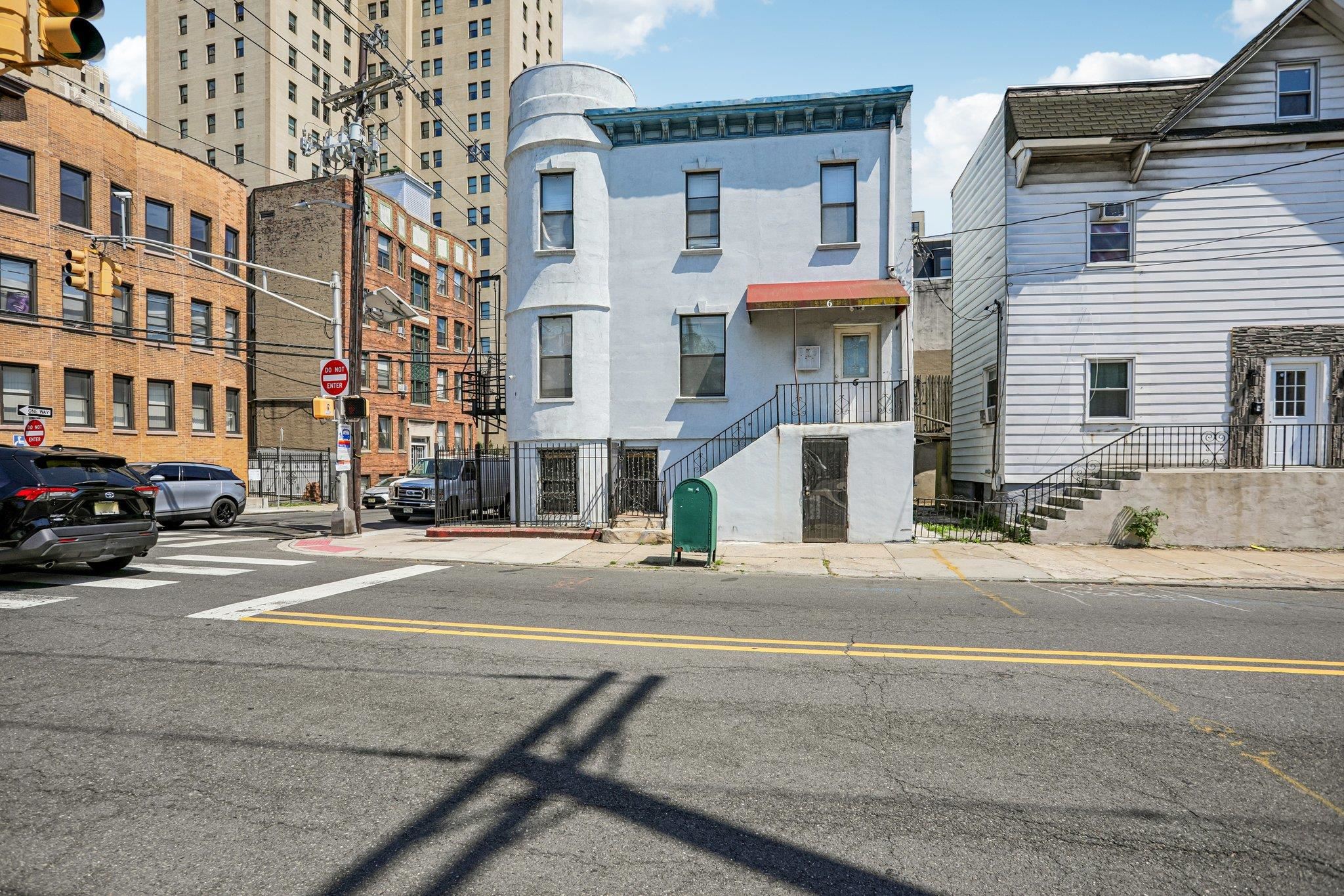 6 BALDWIN AVE - Photo 2