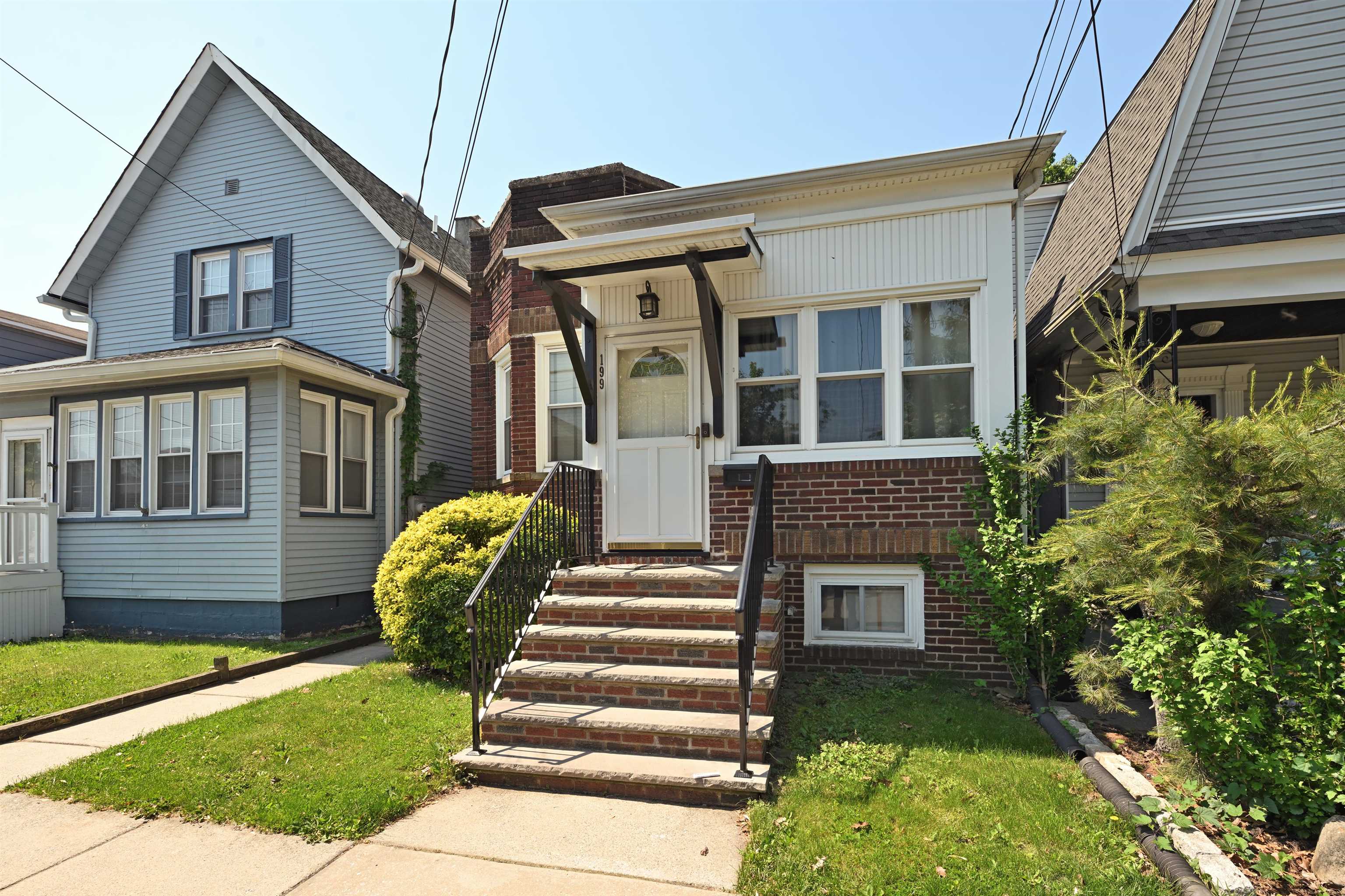 199 FRANKLIN ST - Photo 2