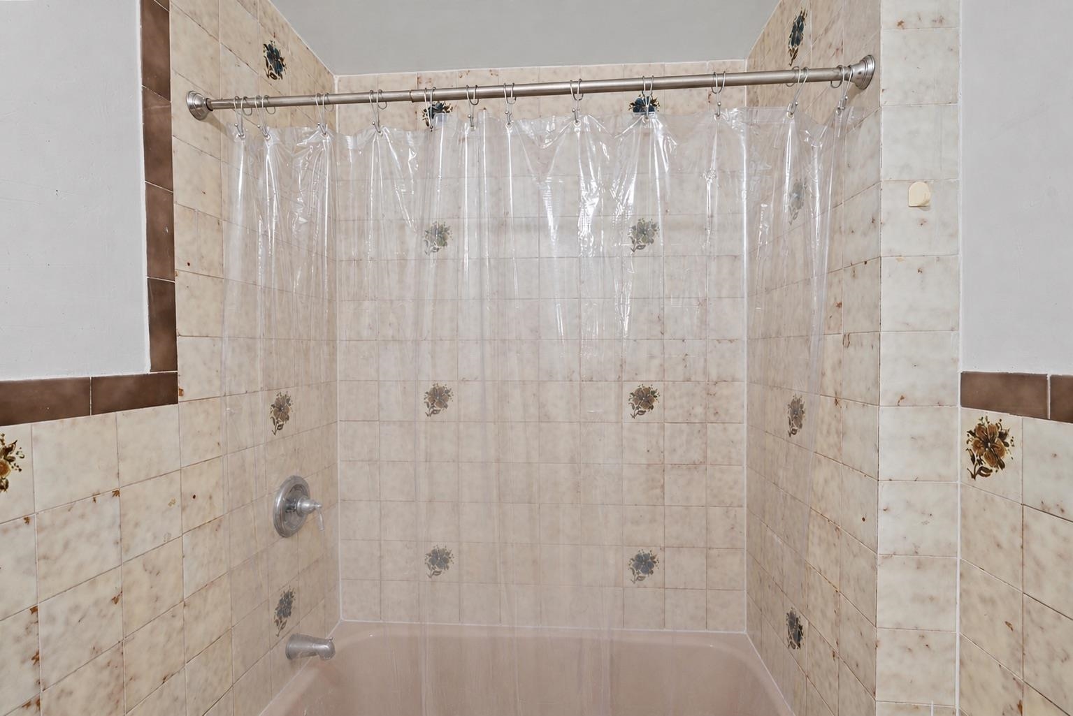 9123 NEWKIRK AVE - Photo 4