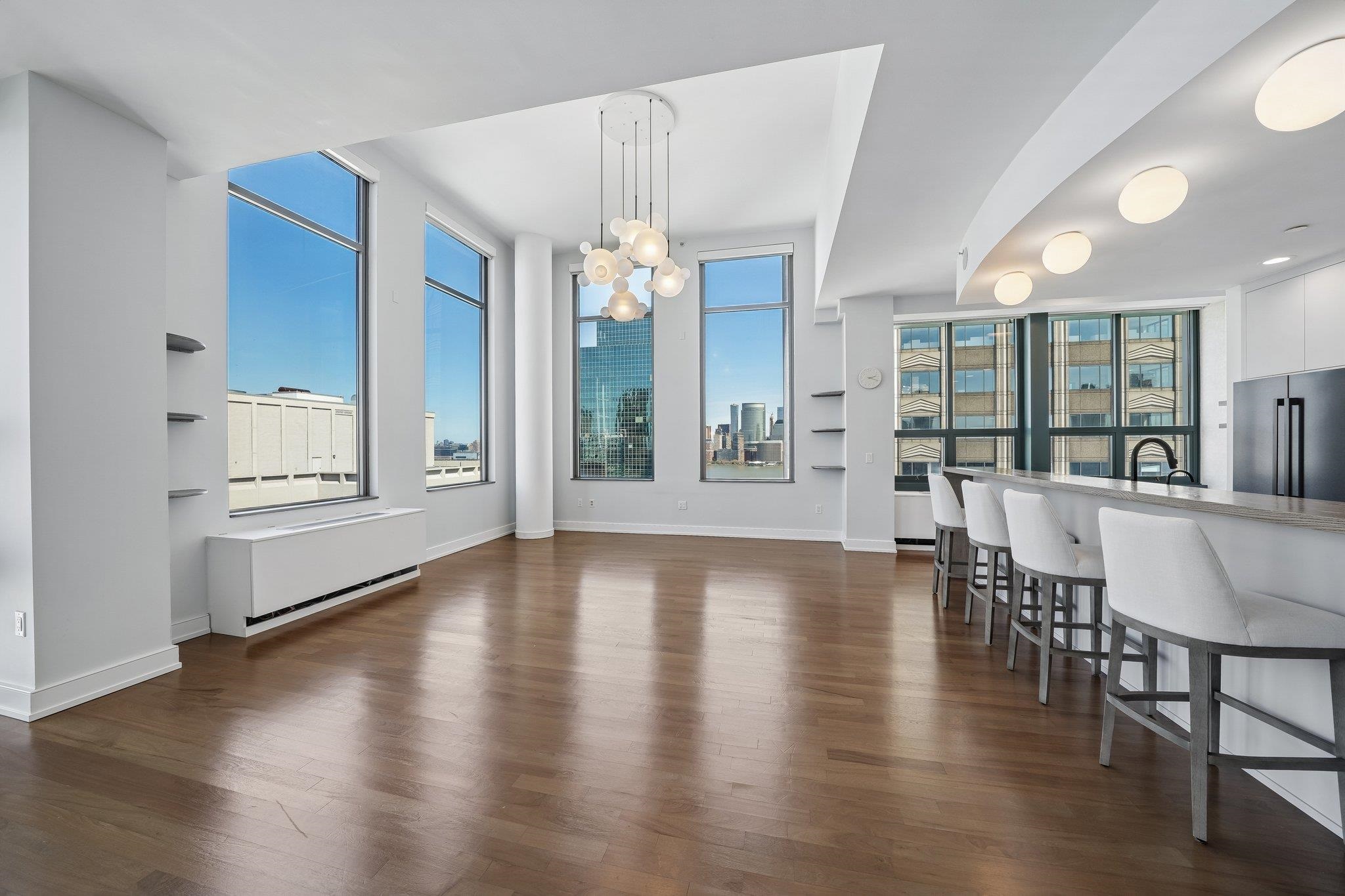 105 GREENE ST - Photo 2