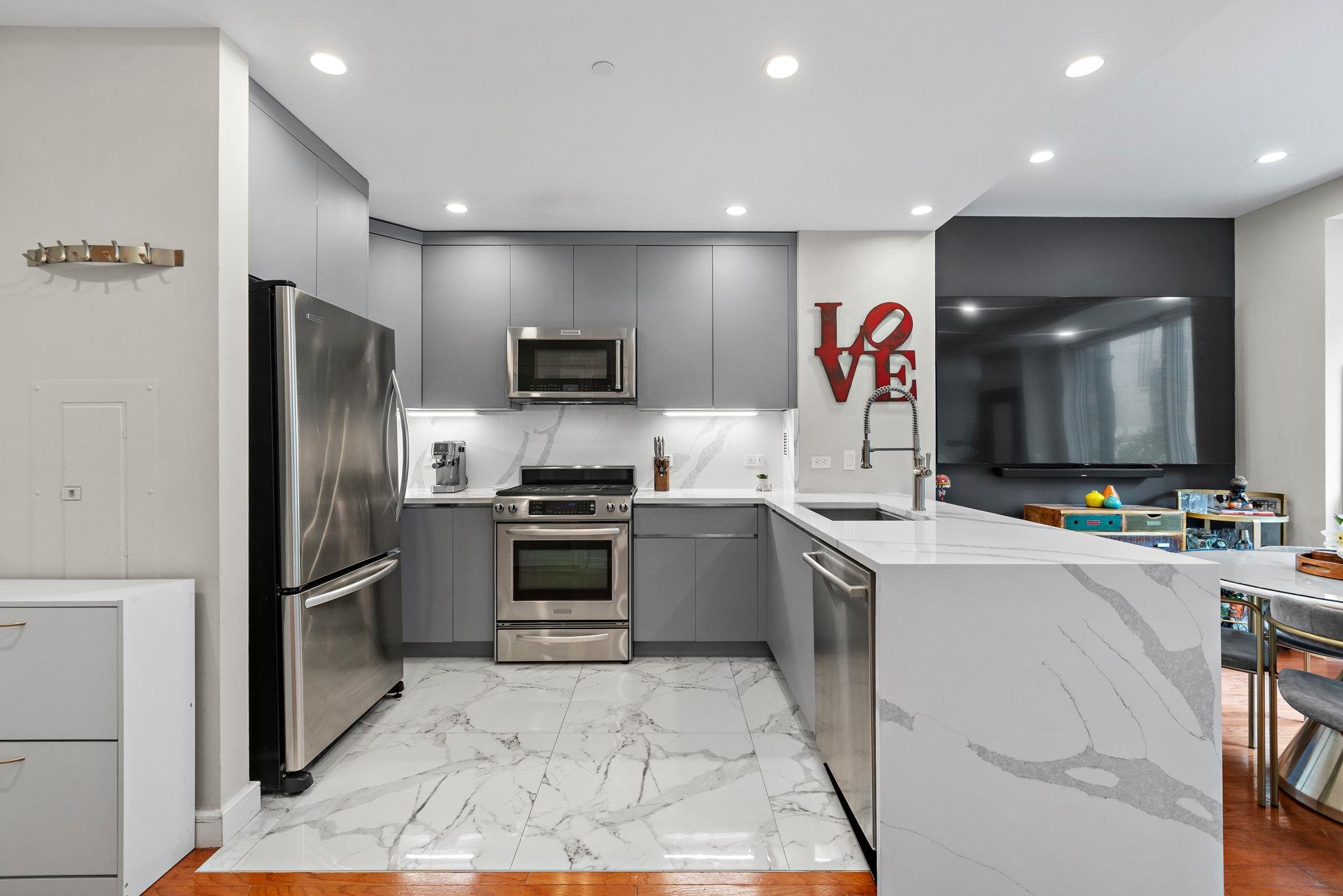 1 SHORE LANE #318