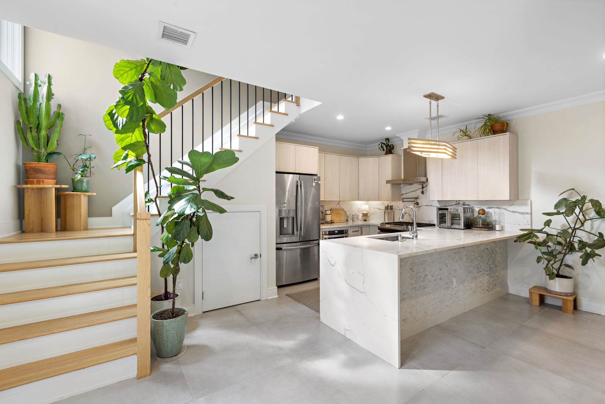 95 THORNE ST - Photo 1
