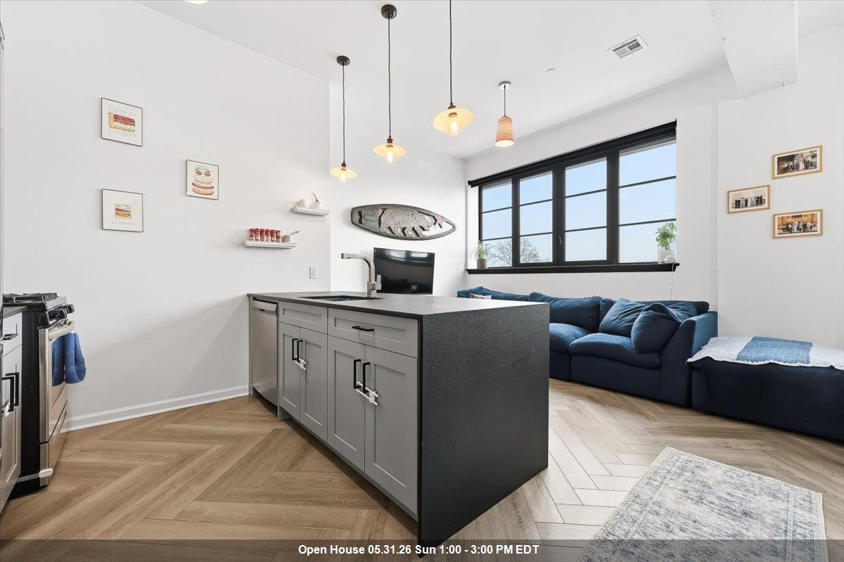 142 CHARLES ST - Photo 1
