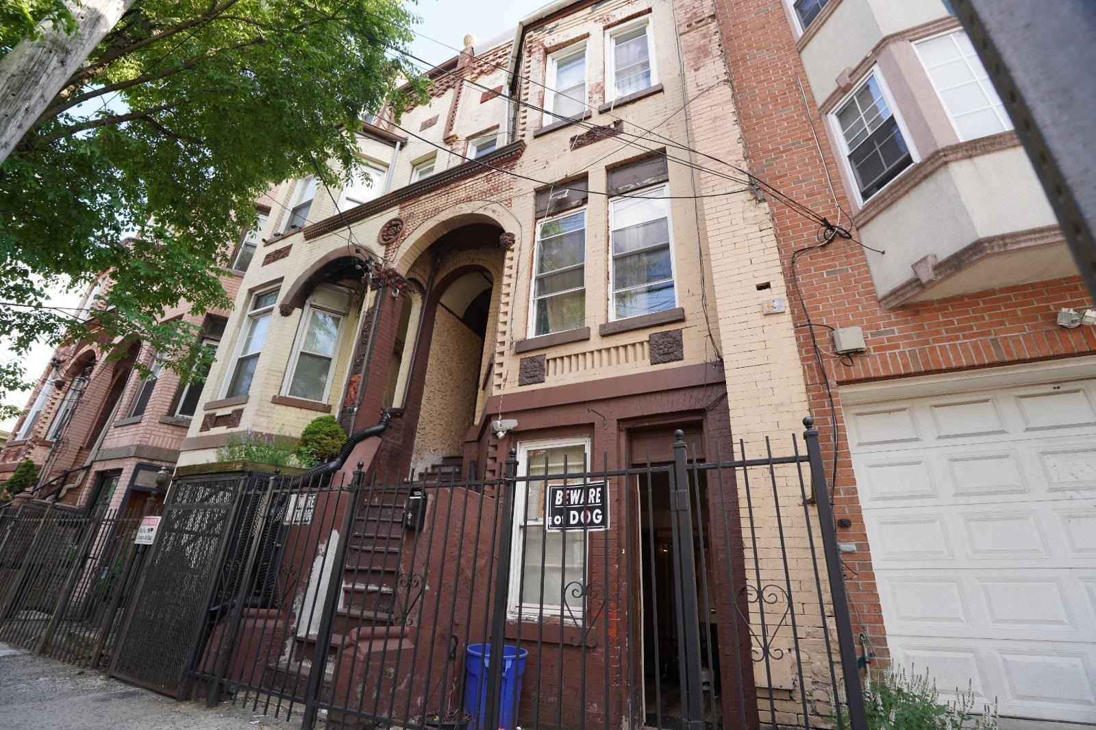 187 CARTERET AVE - Photo 1
