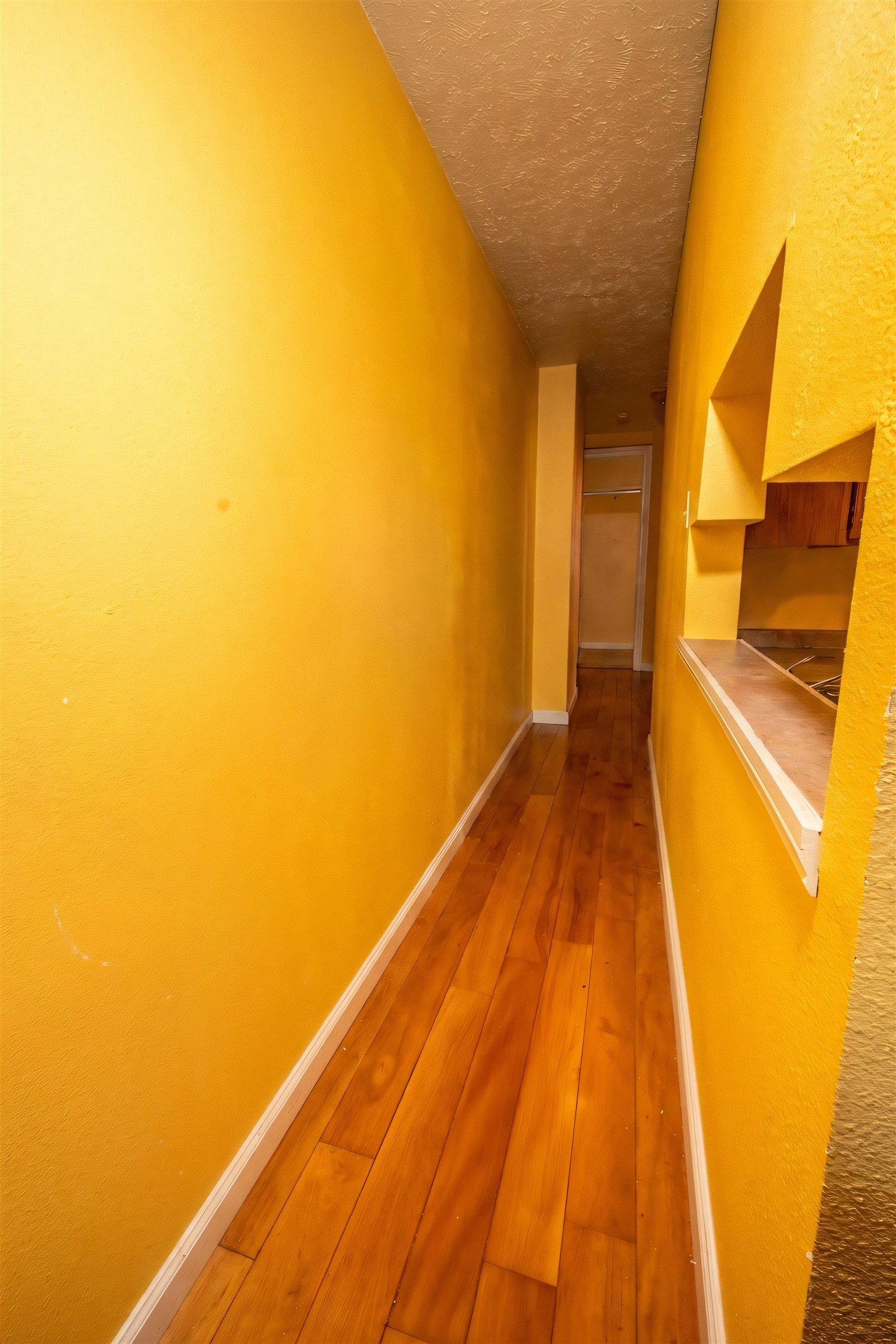 81 ROMAINE AVE #APT 2L