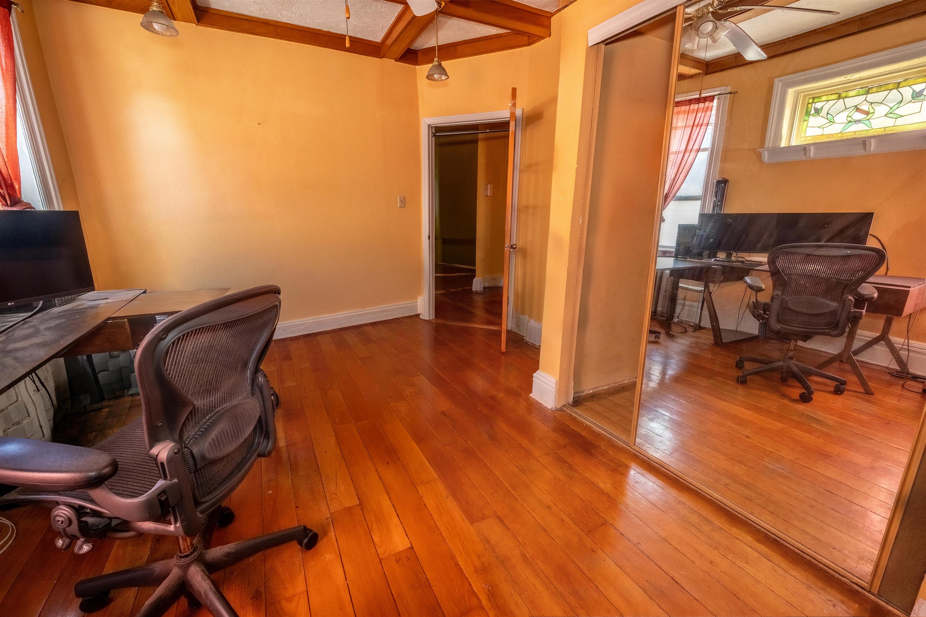 81 ROMAINE AVE #APT 2L