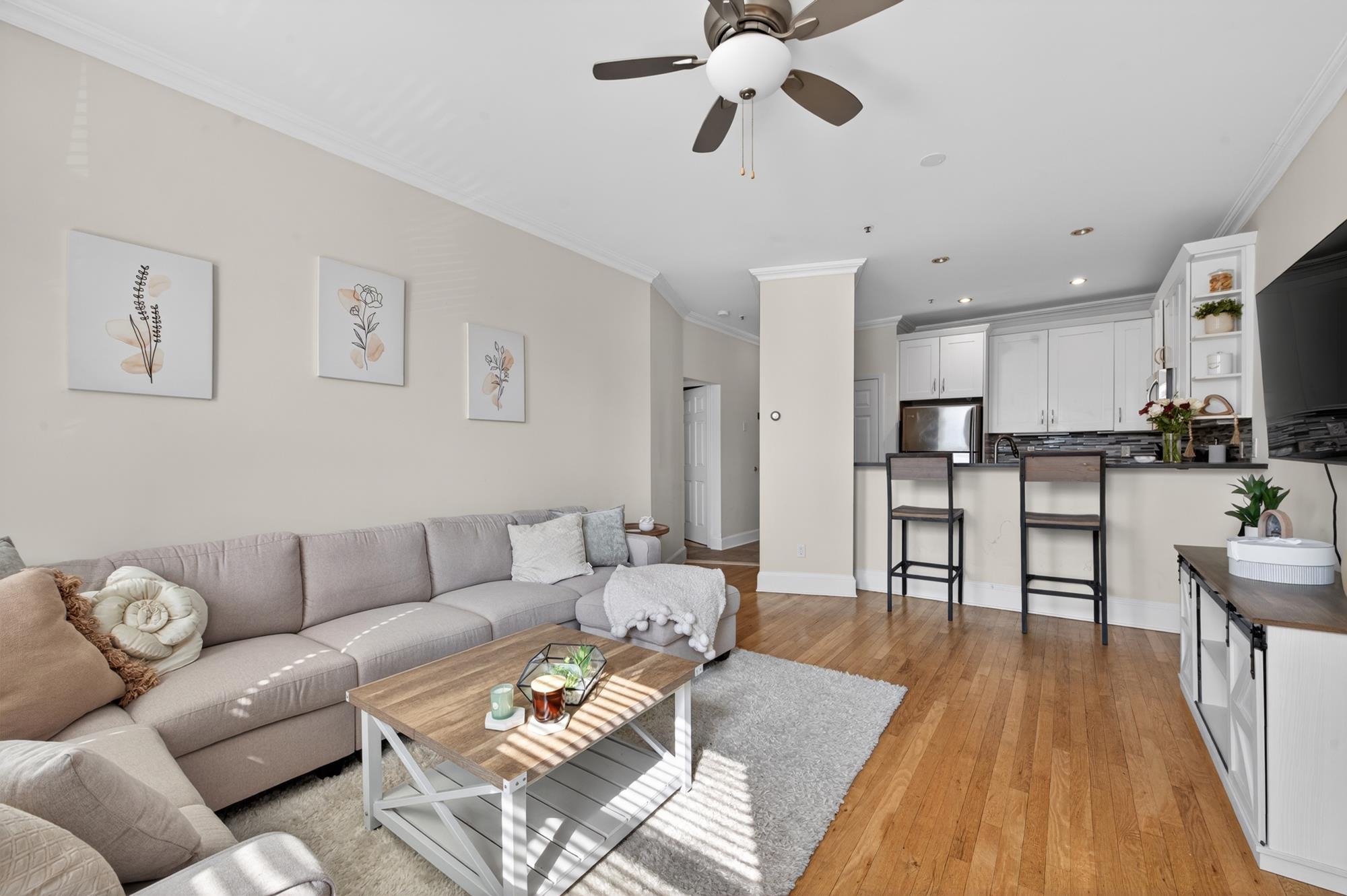 1115 WILLOW AVE - Photo 1