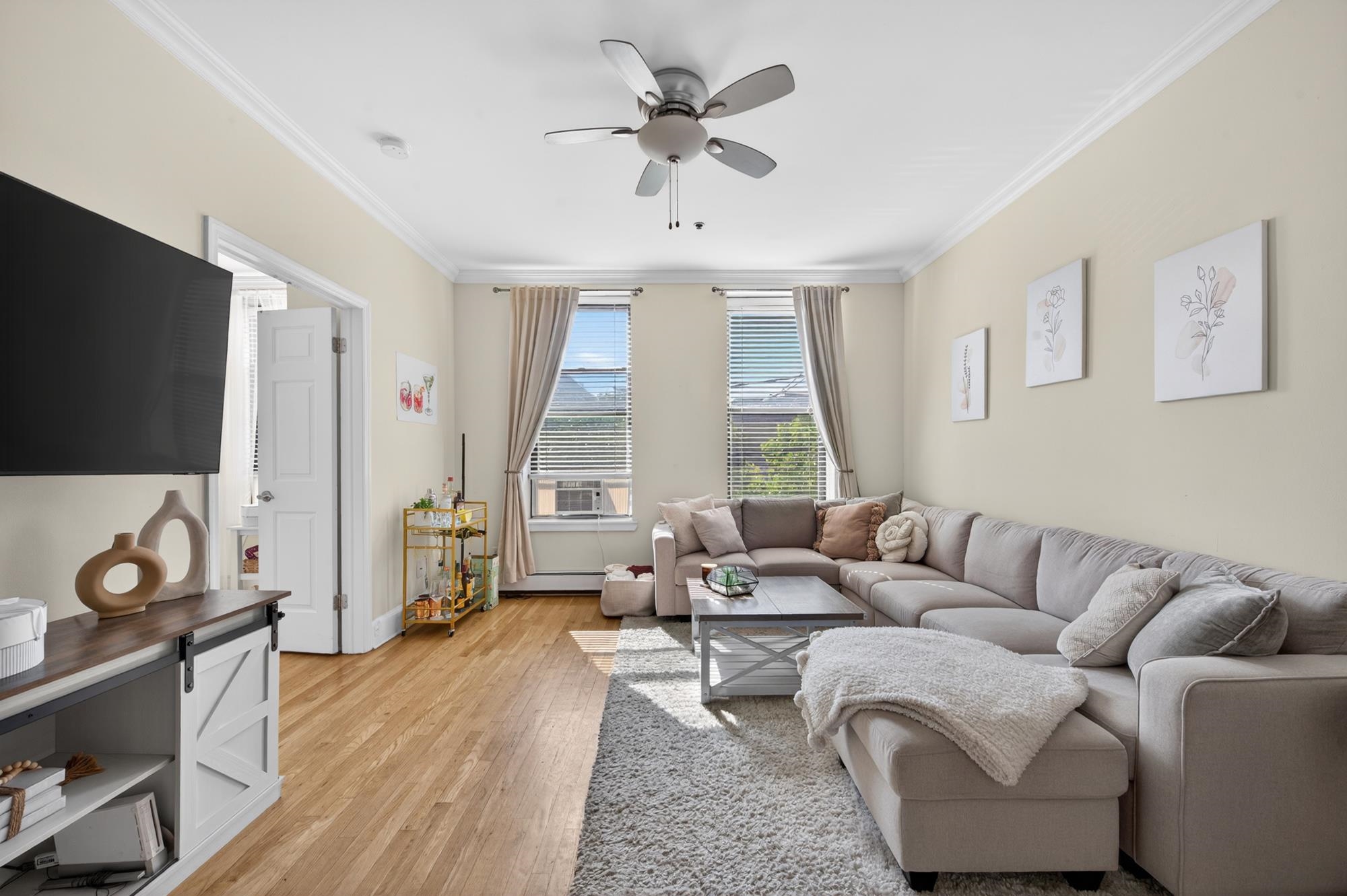 1115 WILLOW AVE - Photo 3