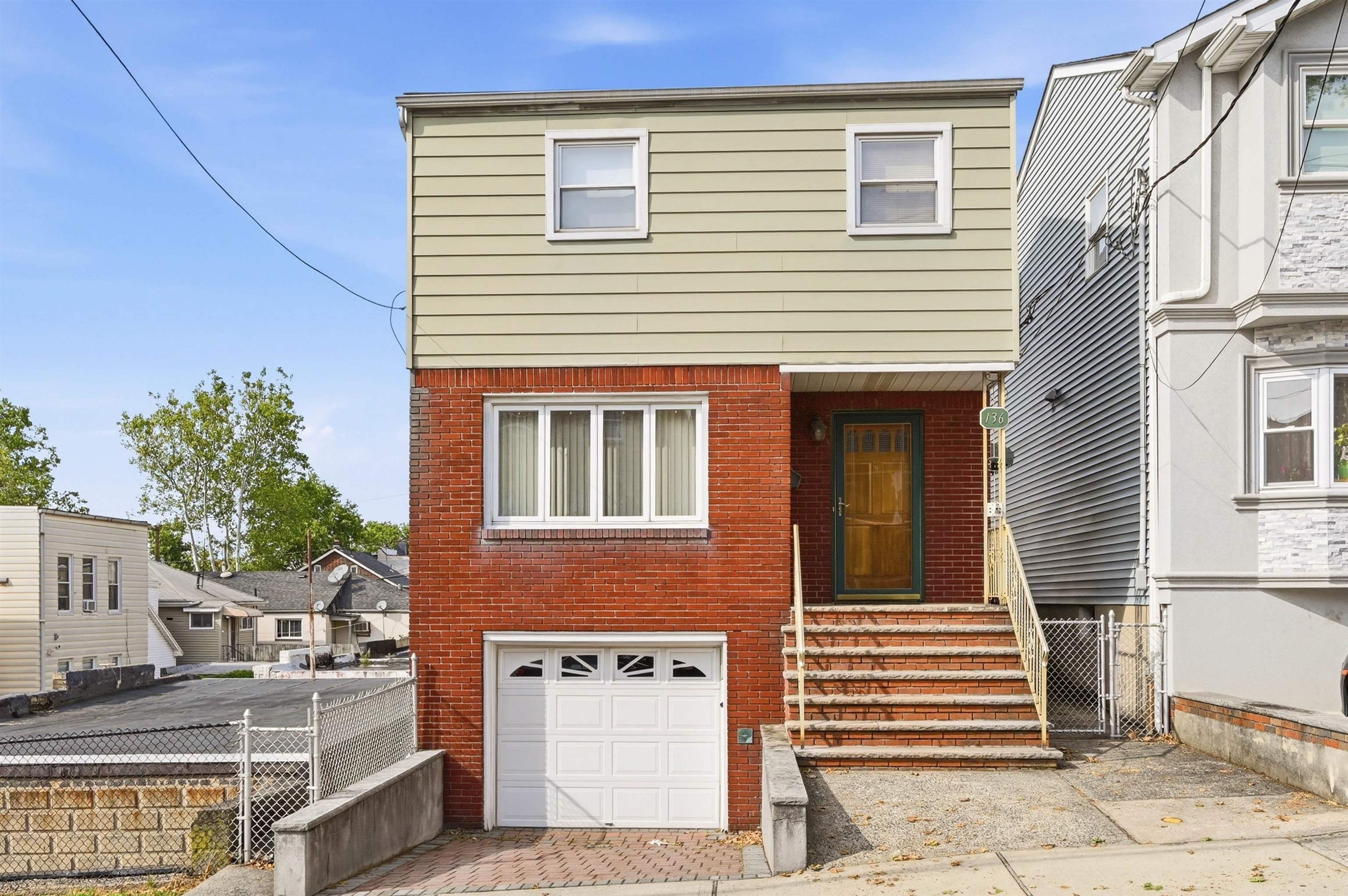 136 POPLAR ST - Photo 1