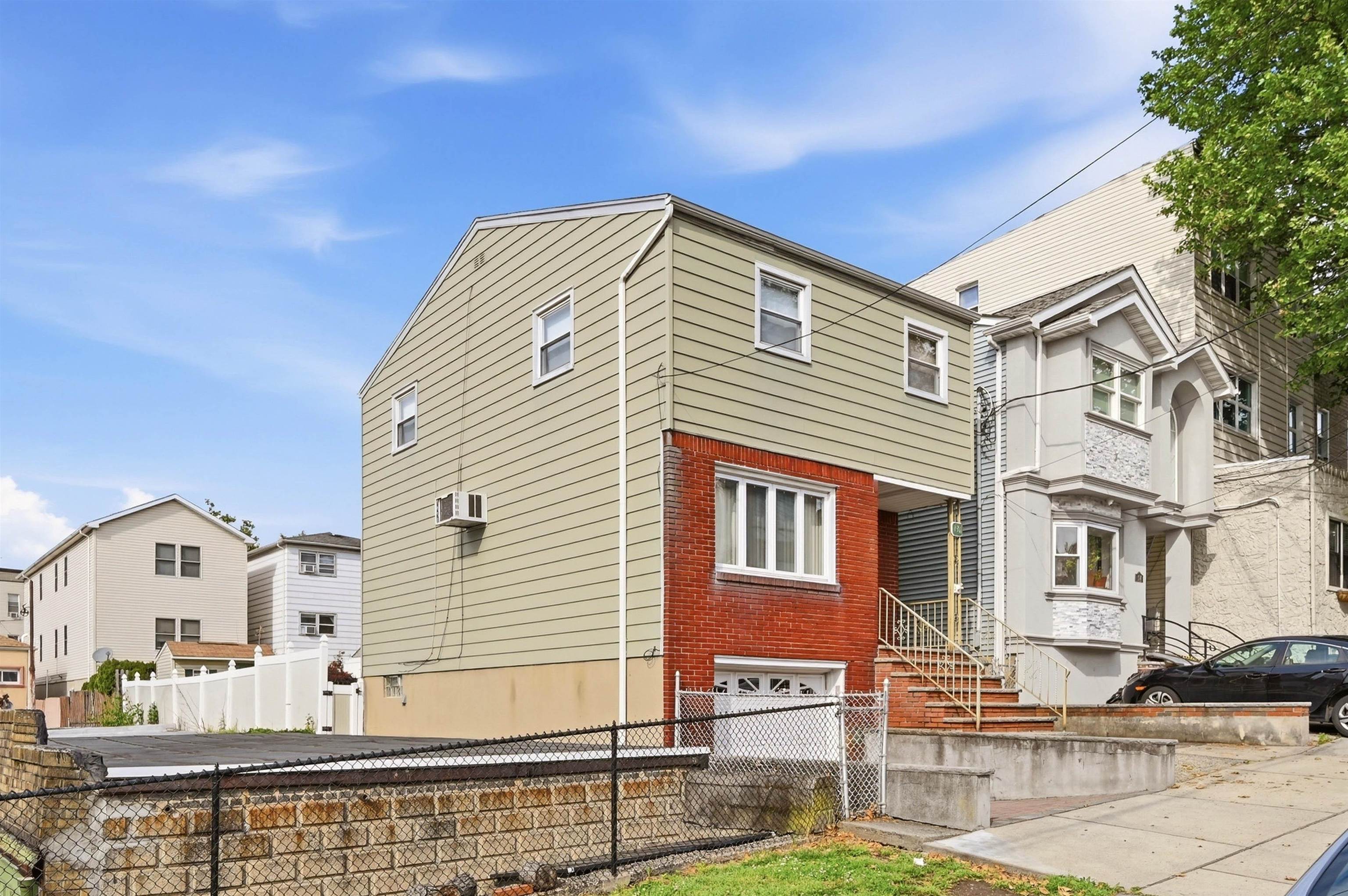 136 POPLAR ST - Photo 3