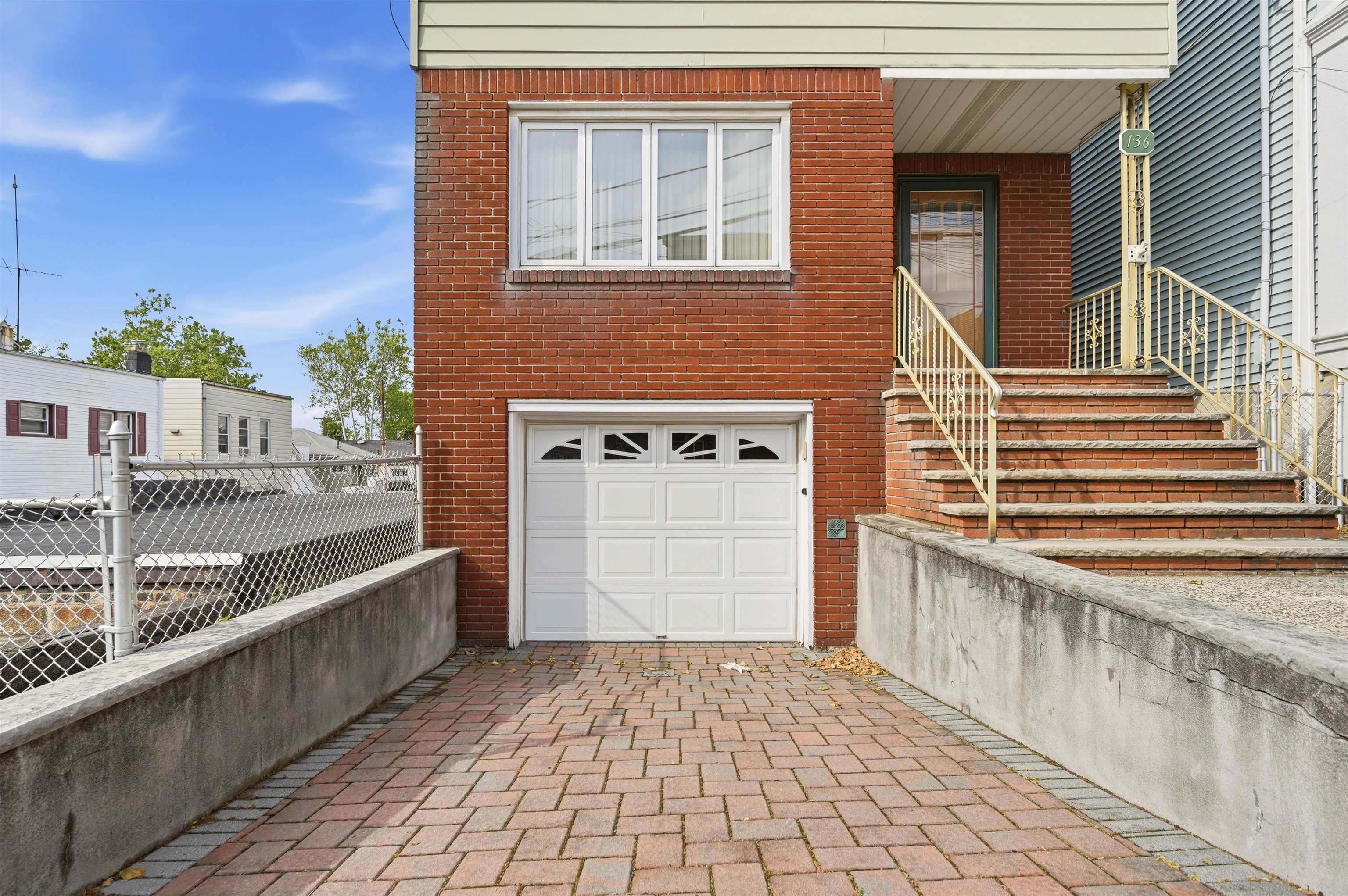 136 POPLAR ST - Photo 4