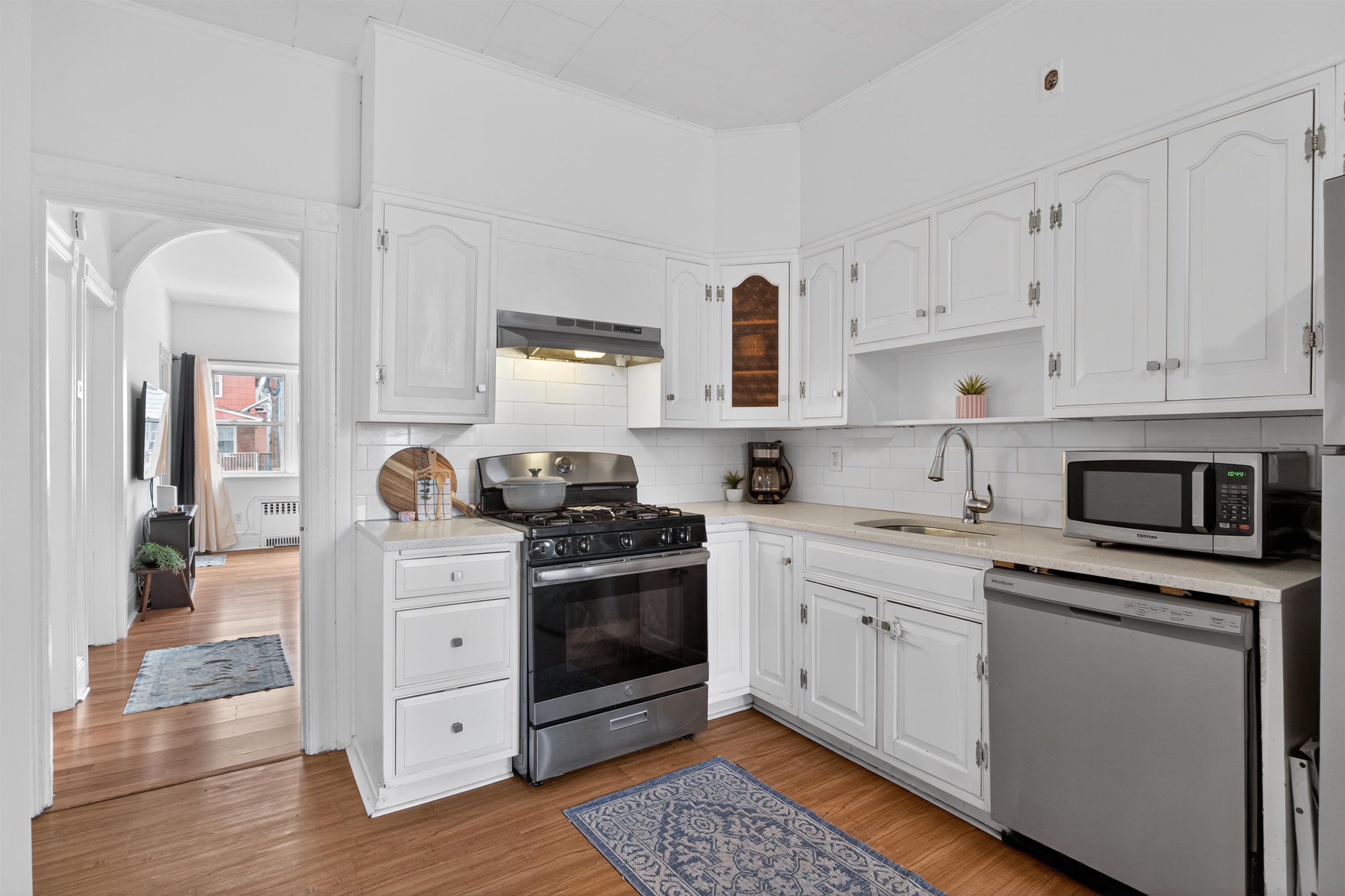 388 CATOR AVE - Photo 1