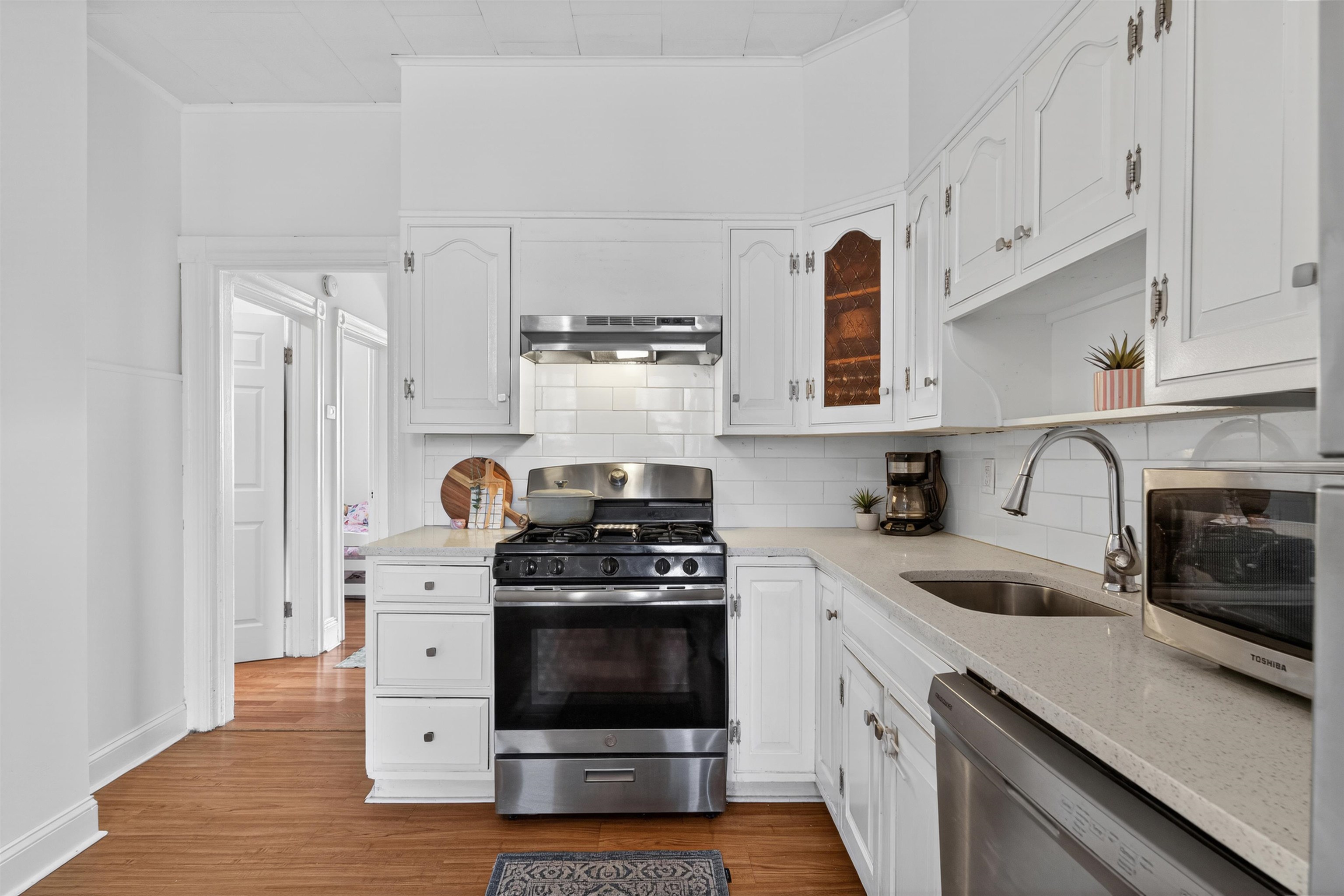 388 CATOR AVE - Photo 3