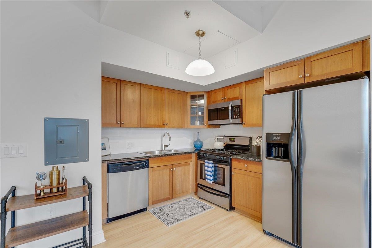 300 COMMUNIPAW AVE - Photo 4
